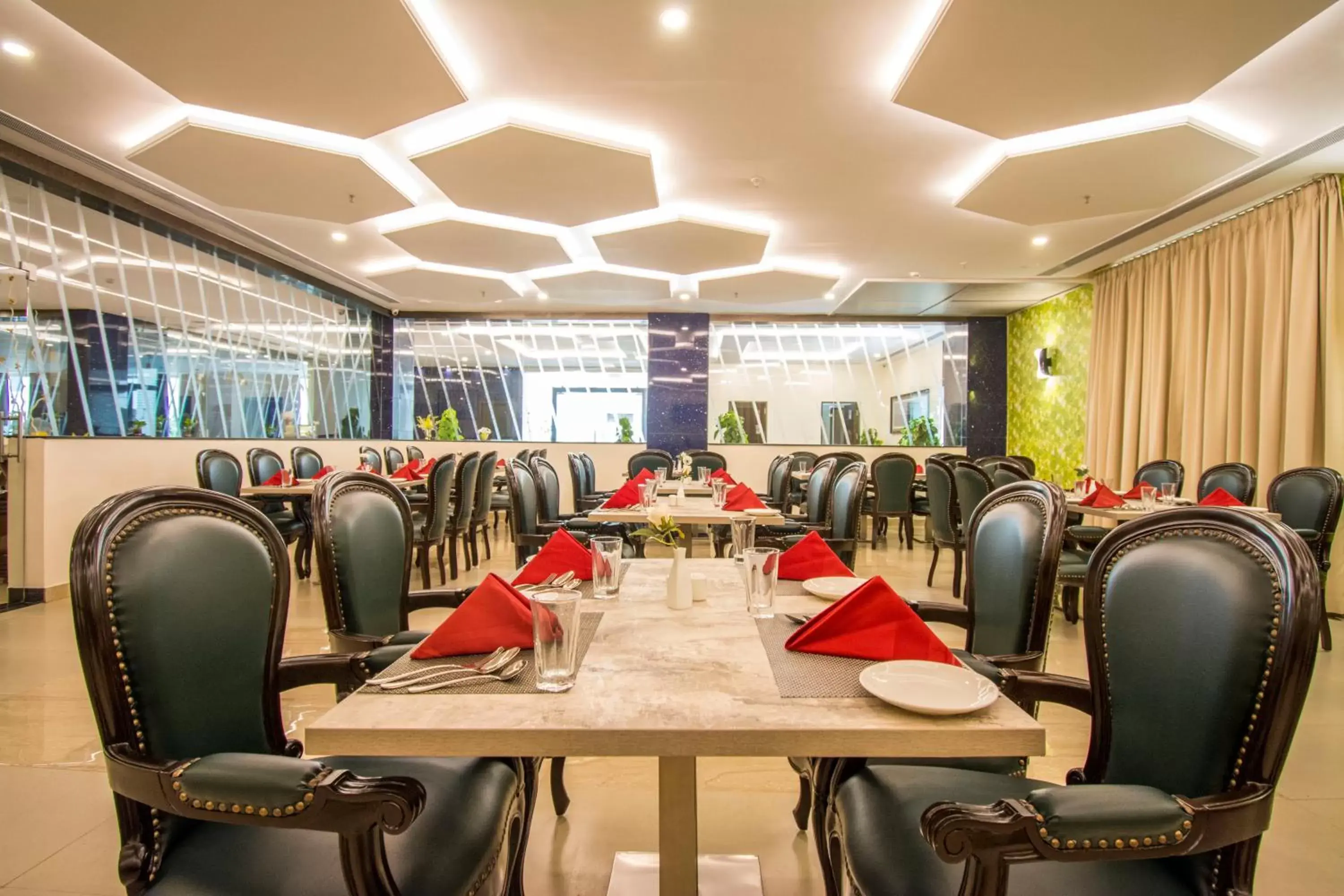 Restaurant/places to eat in Mantris Hotel Restaurant/places to eat in Mantris Hotel