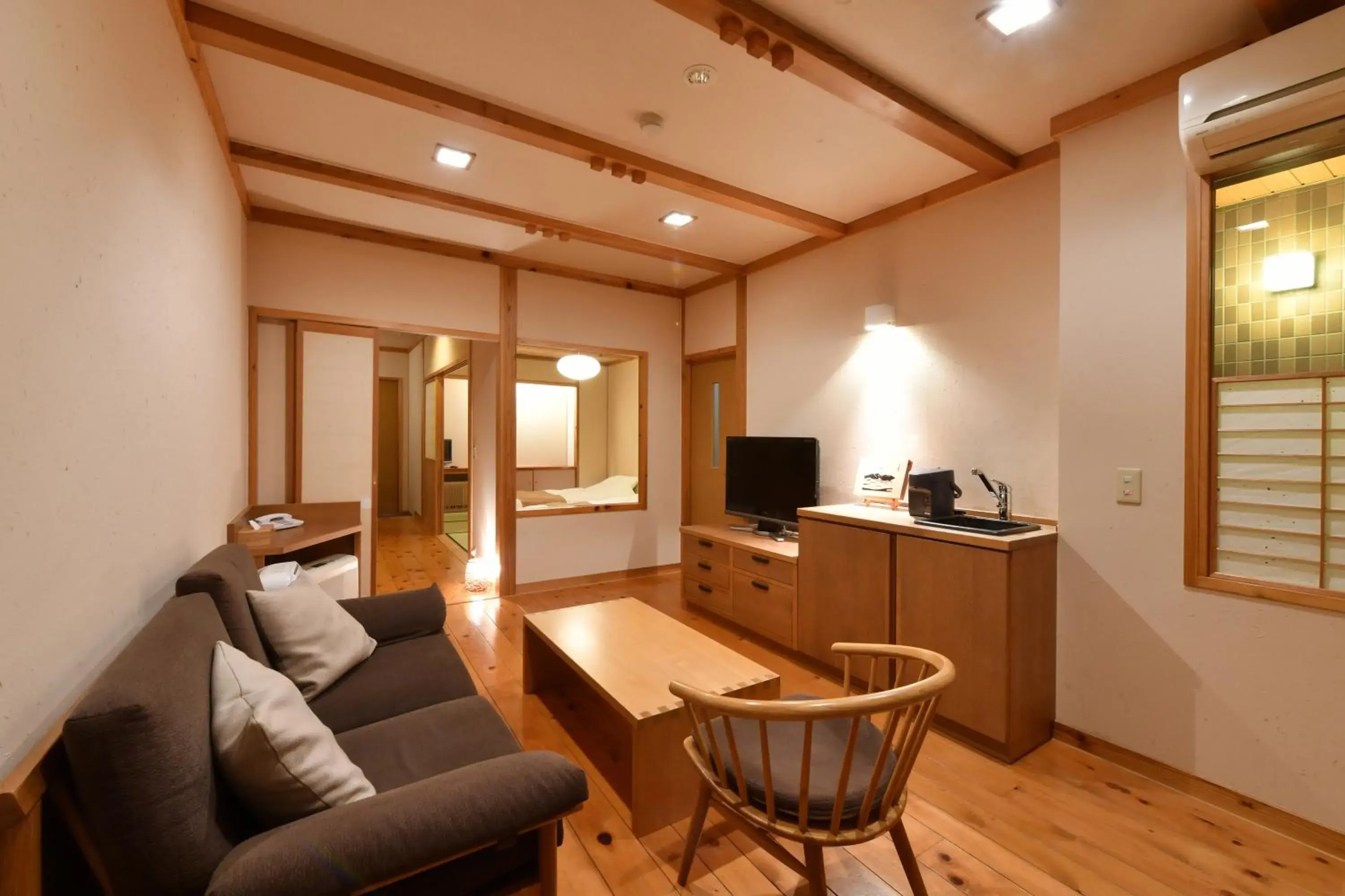 Photo of the whole room, Seating Area in Okuhida Hot spring Miyama Ouan