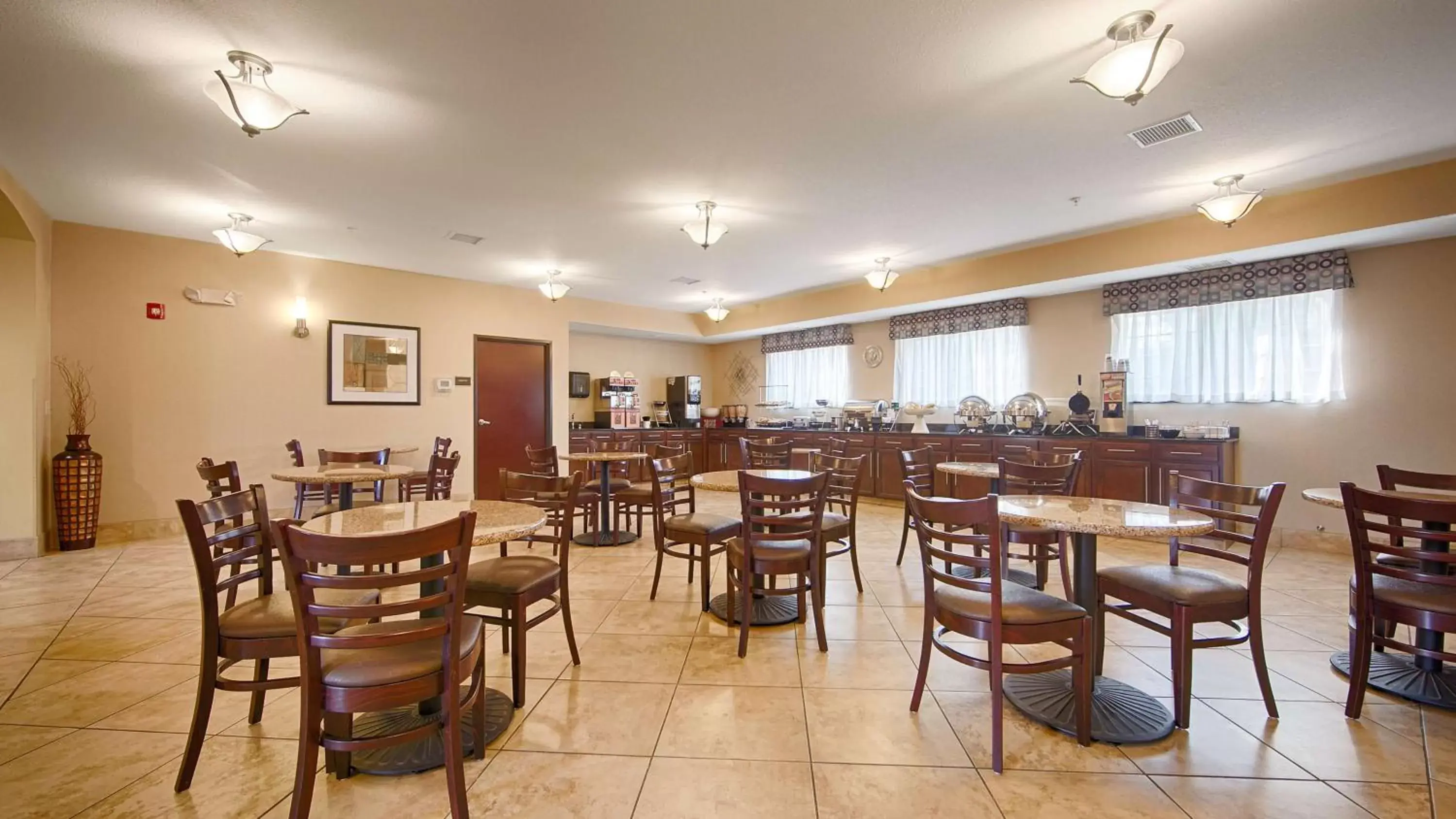 Restaurant/Places to Eat in Best Western Plus Eastgate Inn & Suites