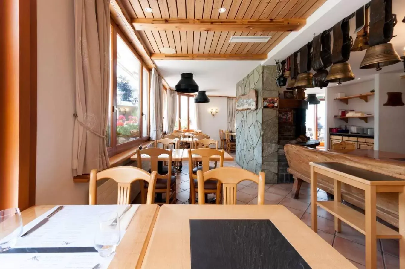 Restaurant/Places to Eat in Alpe Fleurie Hôtel & Restaurant