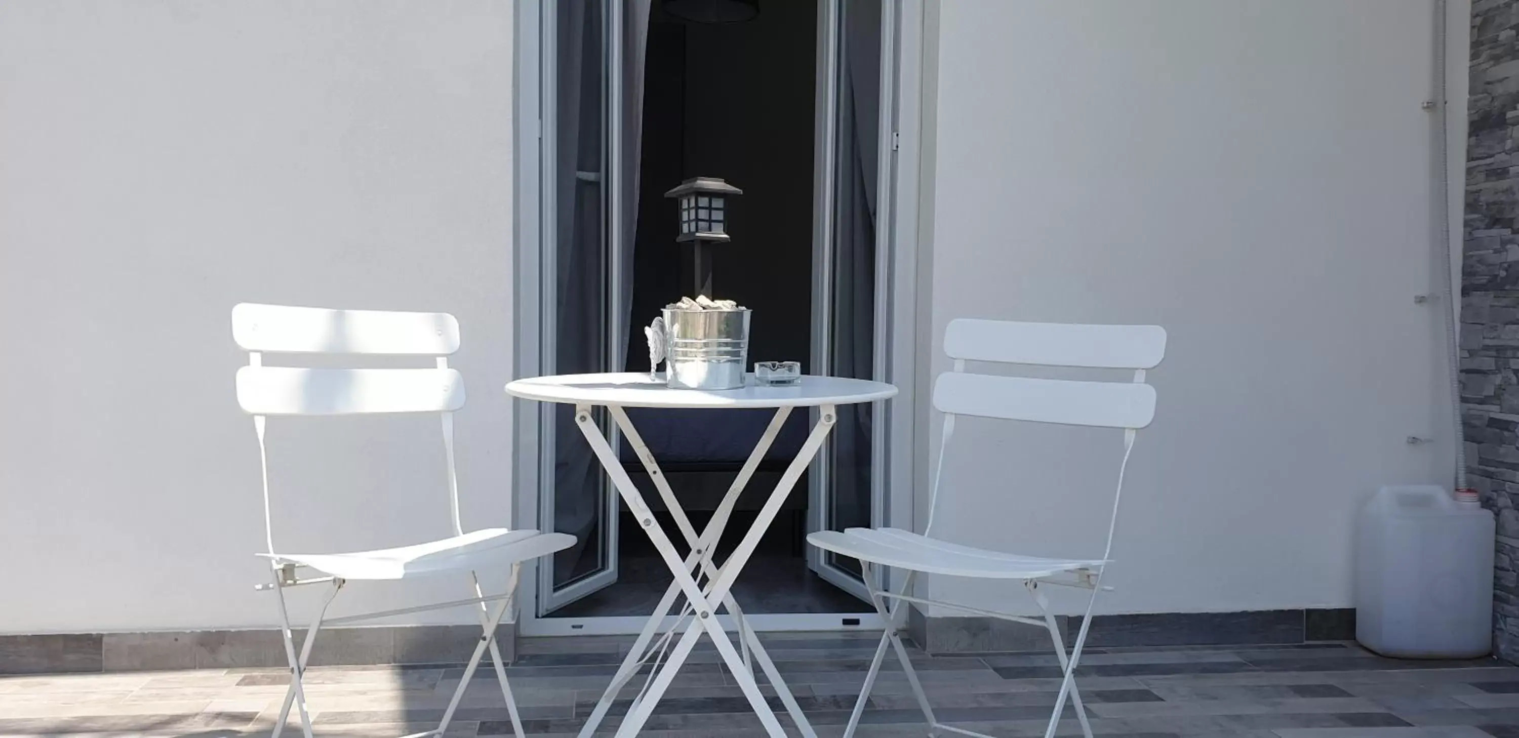 Balcony/Terrace, Dining Area in UN PASSO DAL MARE bed&breakfast San Salvo Marina