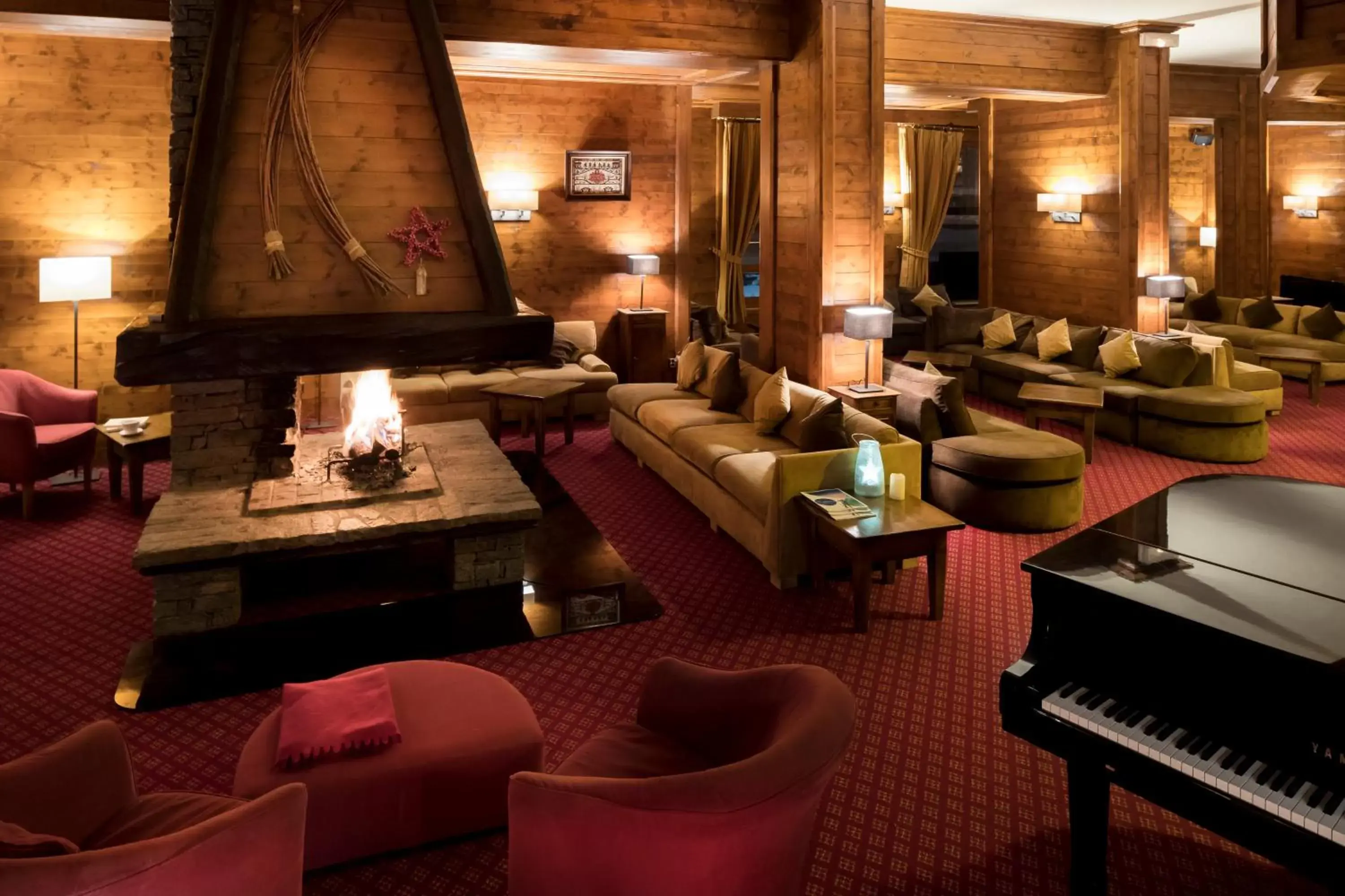 Lobby or reception, Lounge/Bar in Hotel Mont Vallon