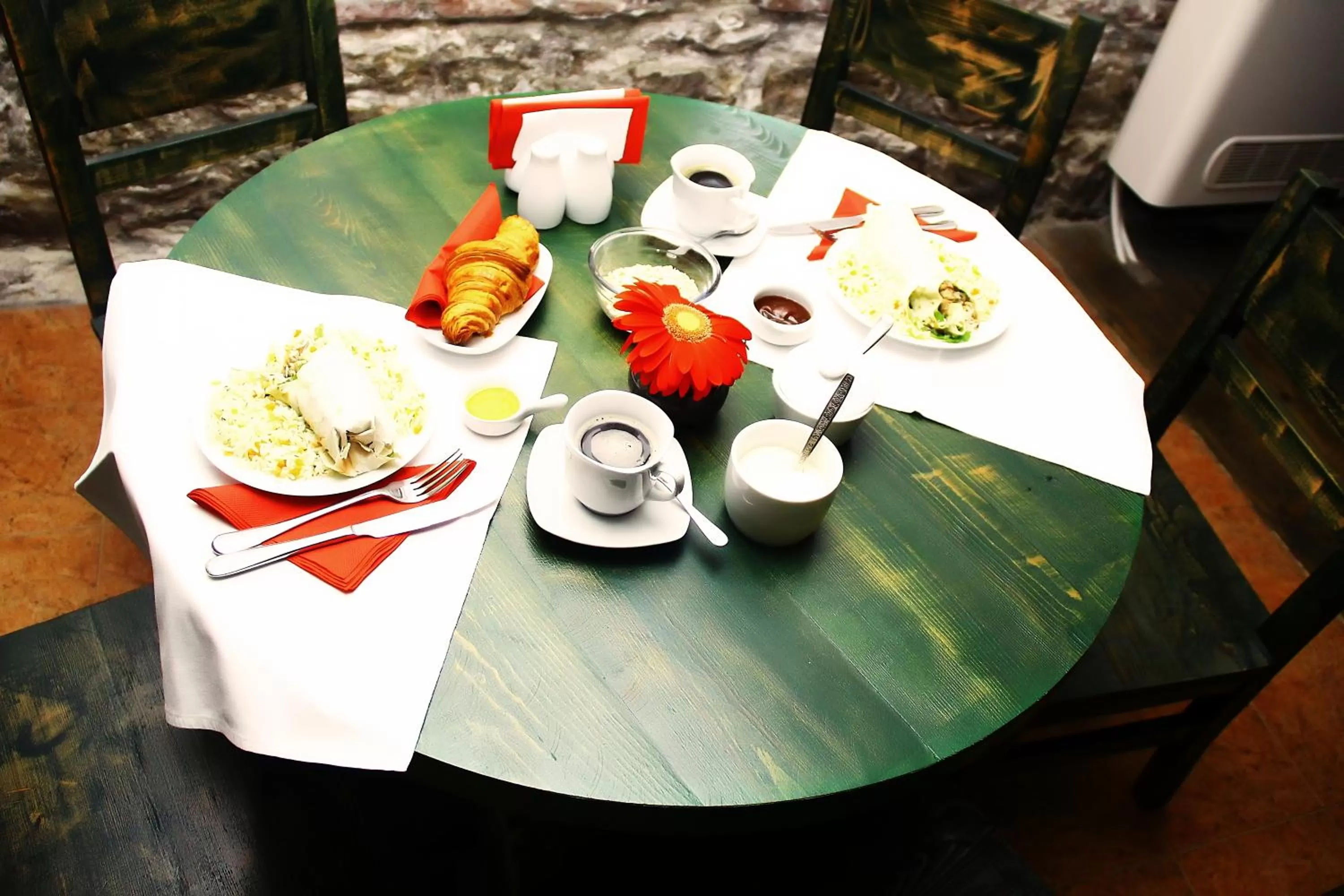 Restaurant/places to eat in City Inn - Boutique Hotel Tbilisi