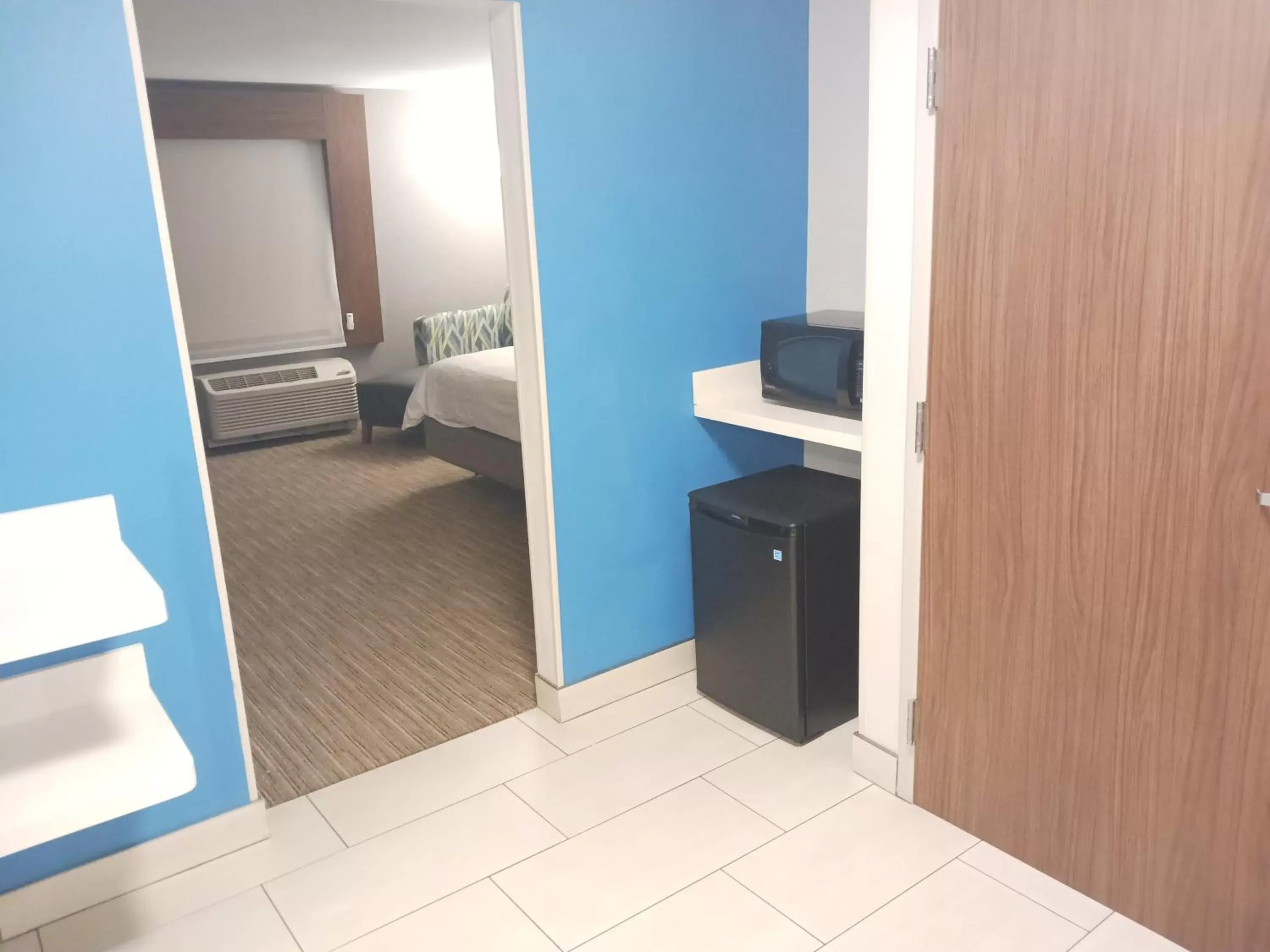 Bed in Holiday Inn Express & Suites Gainesville - Lake Lanier Area, an IHG Hotel