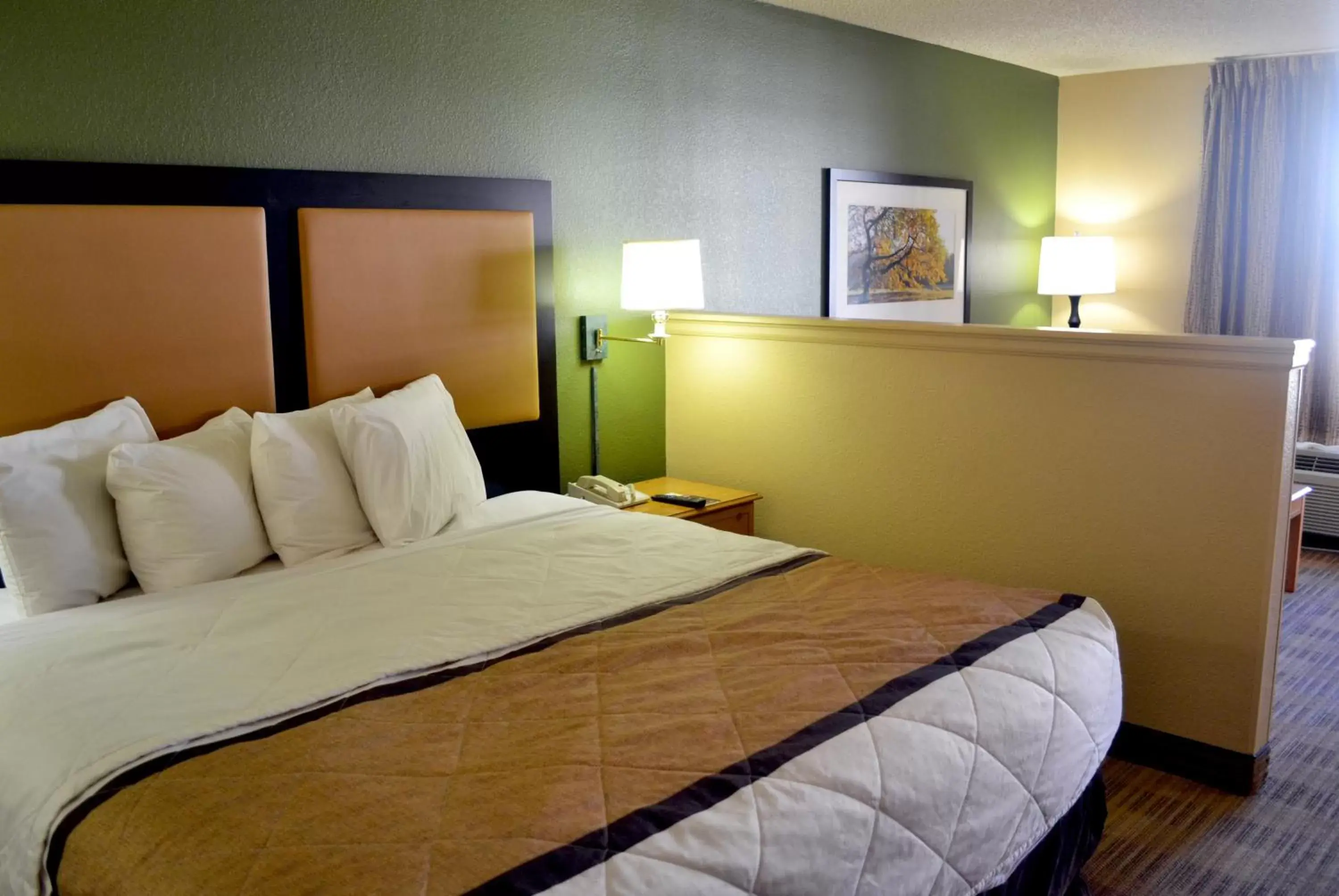 Bed in Extended Stay America Suites - Portland - Beaverton