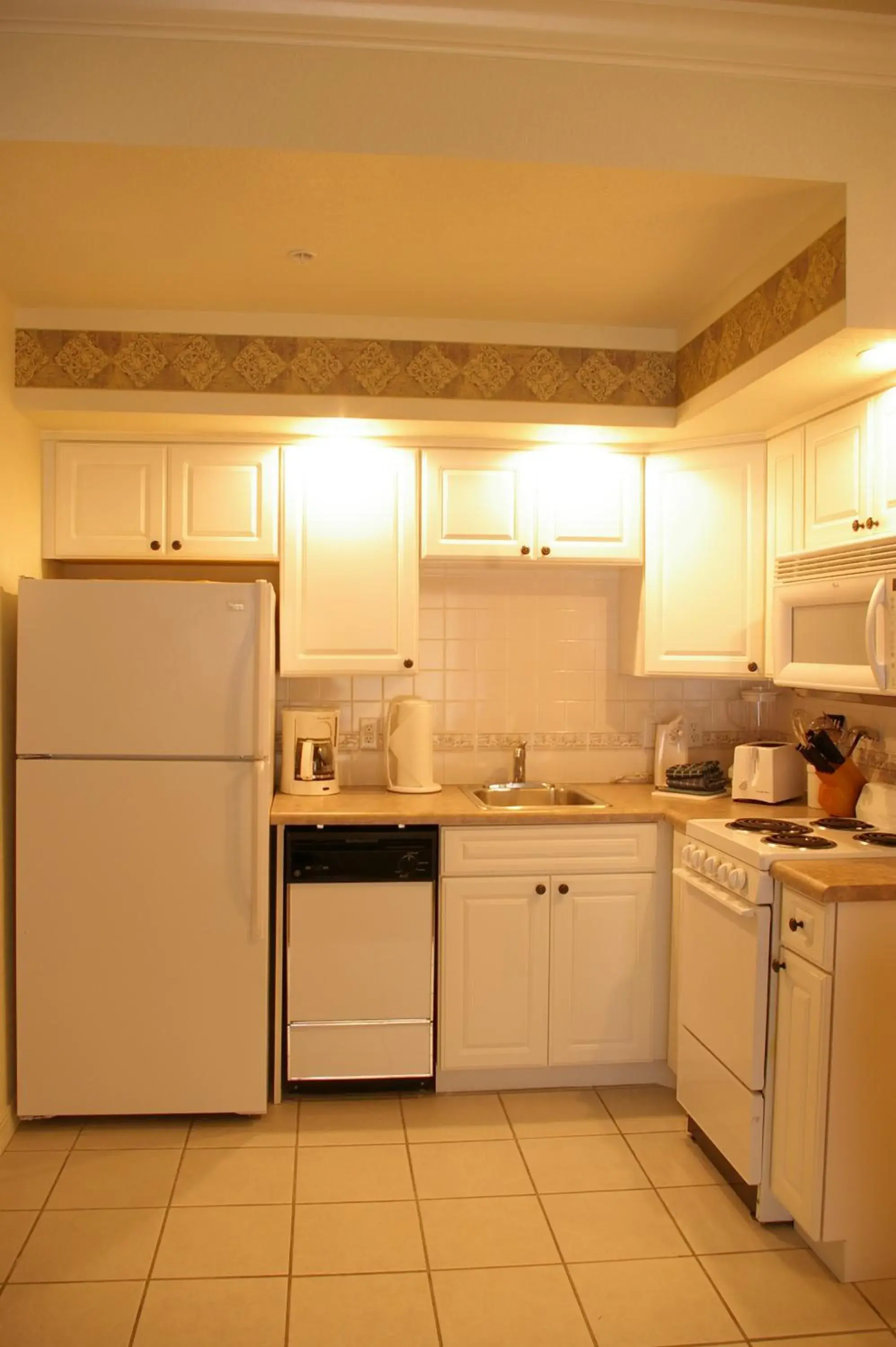 Kitchen or kitchenette, Kitchen/Kitchenette in French Quarter Resort