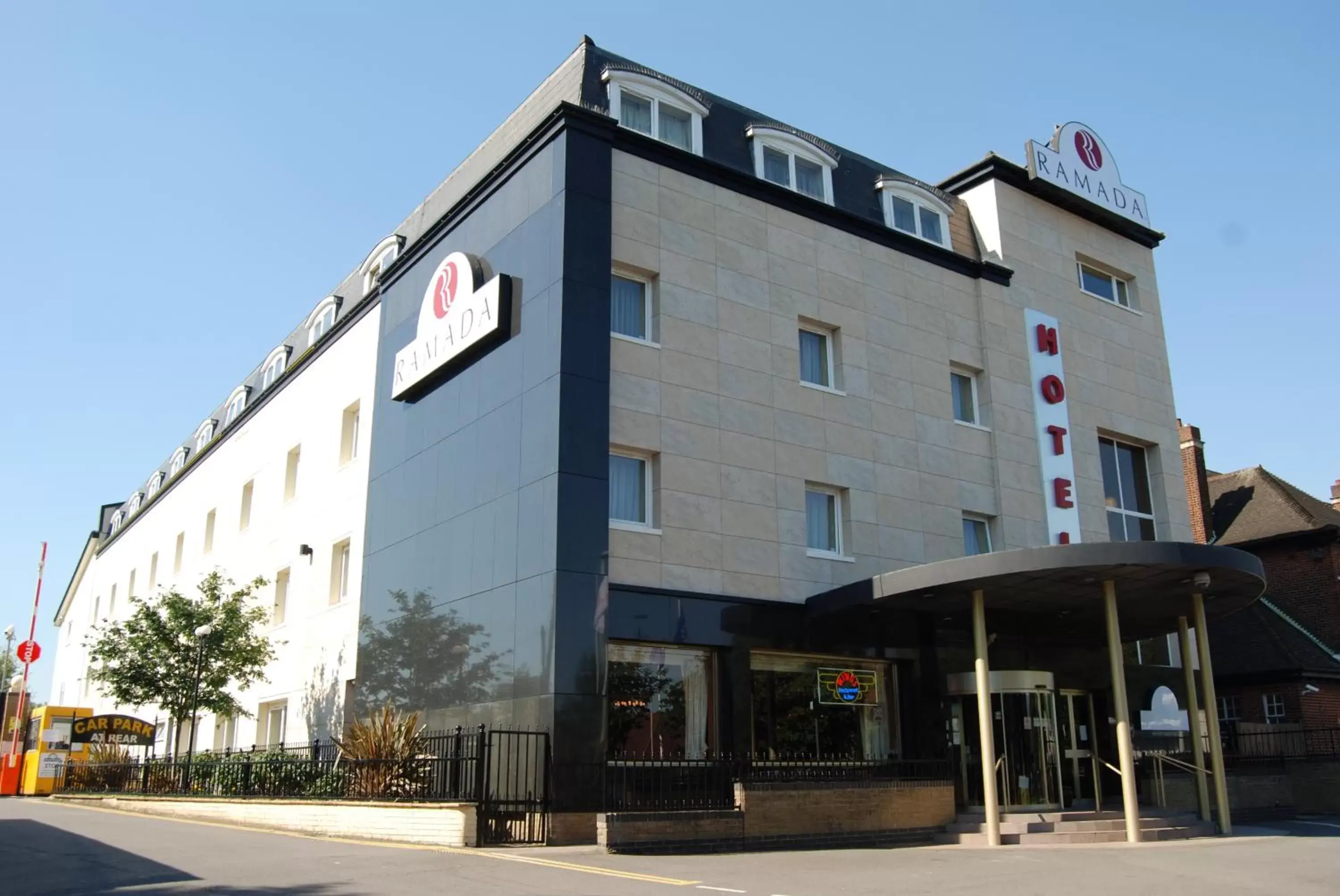 Facade/entrance, Property Building in Savera Hotel South Ruislip