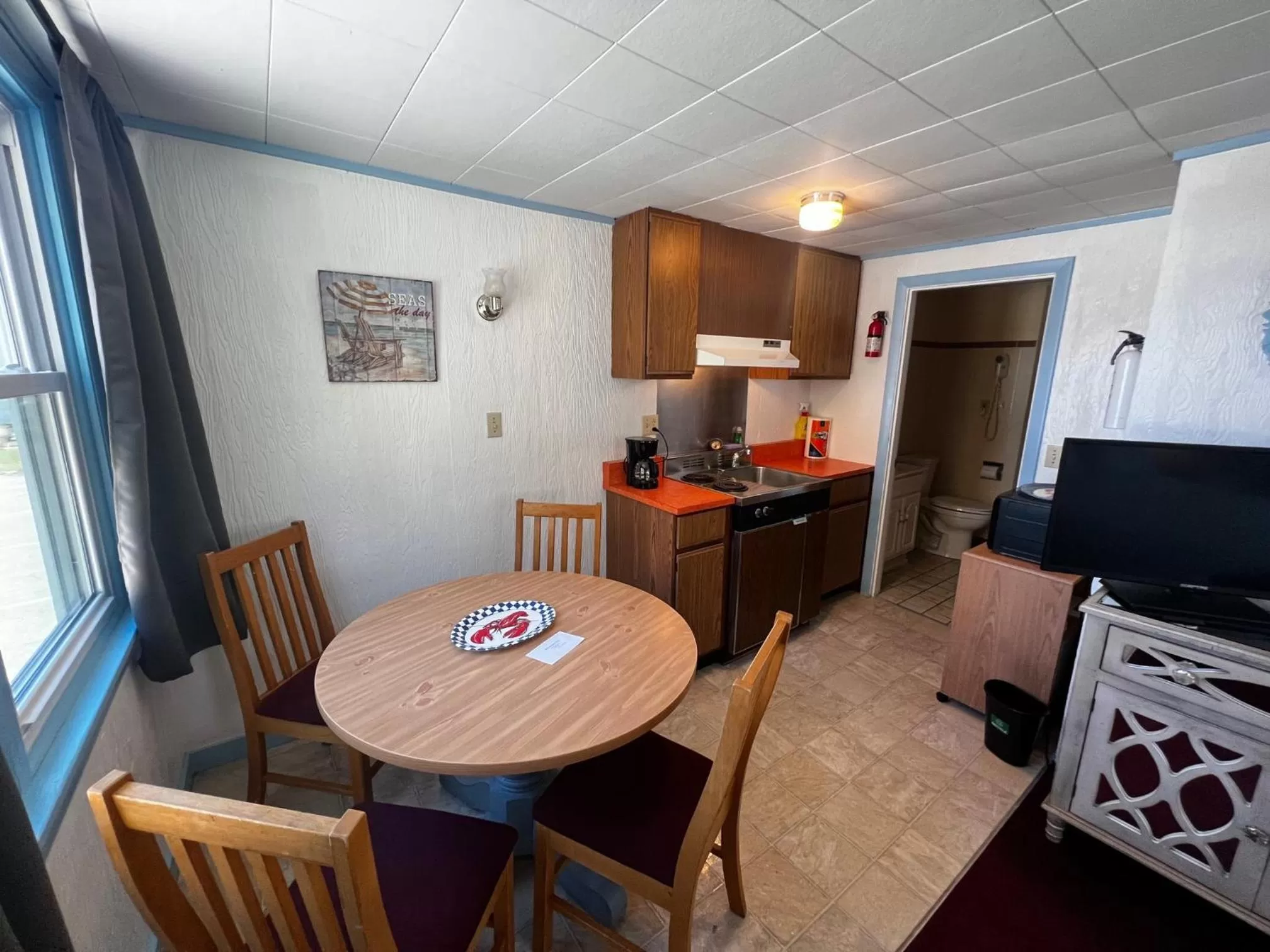 Kitchen or kitchenette in Claddagh Motel & Suites
