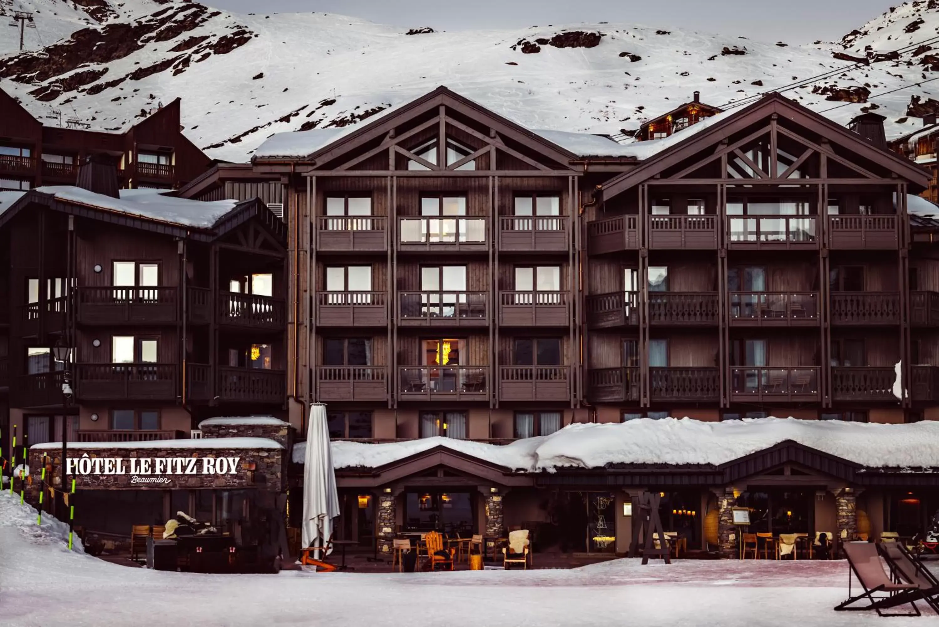 Property building, Winter in Le Fitz Roy, a Beaumier hotel