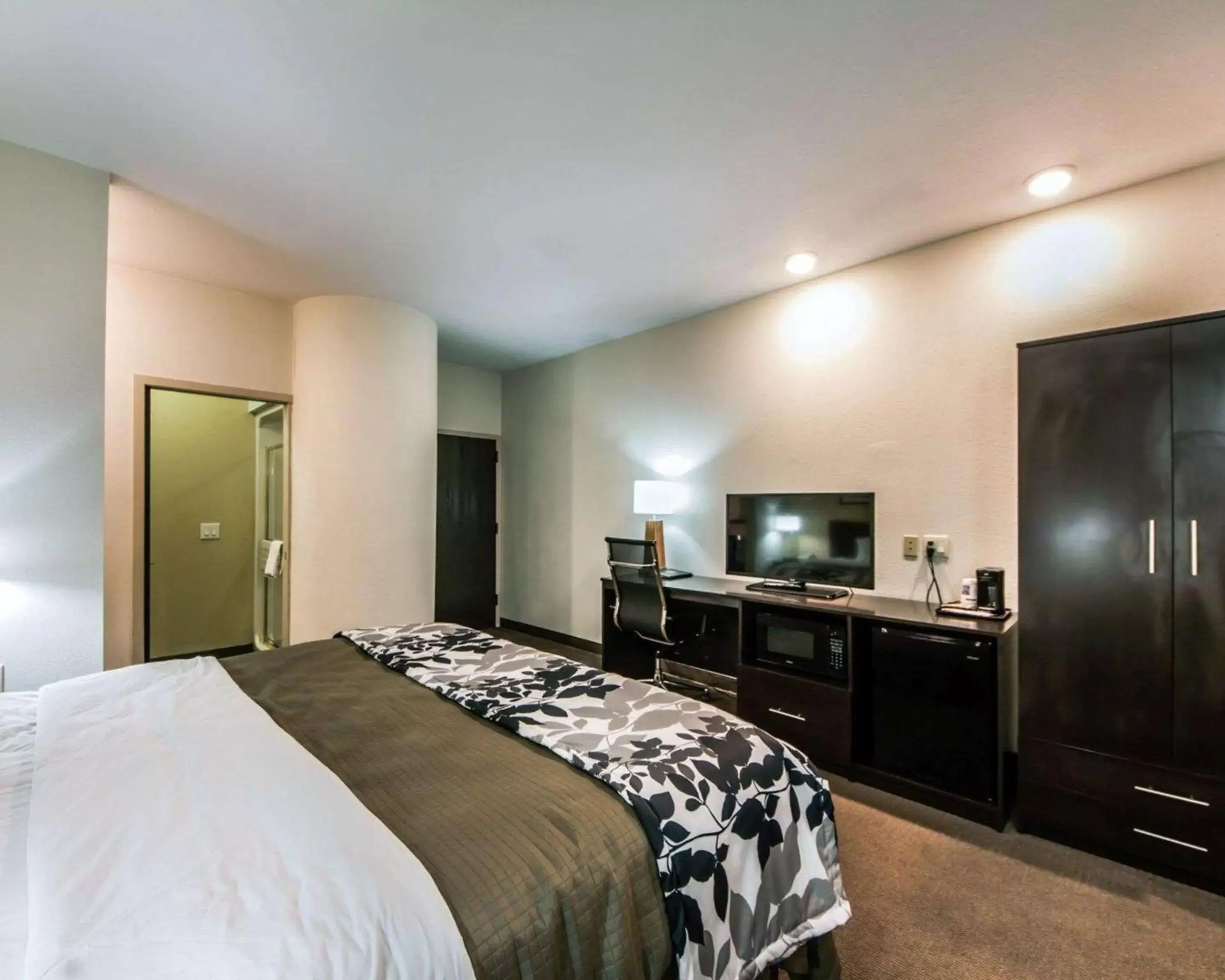 Photo of the whole room, Bed in Sleep Inn & Suites Guthrie - Edmond North