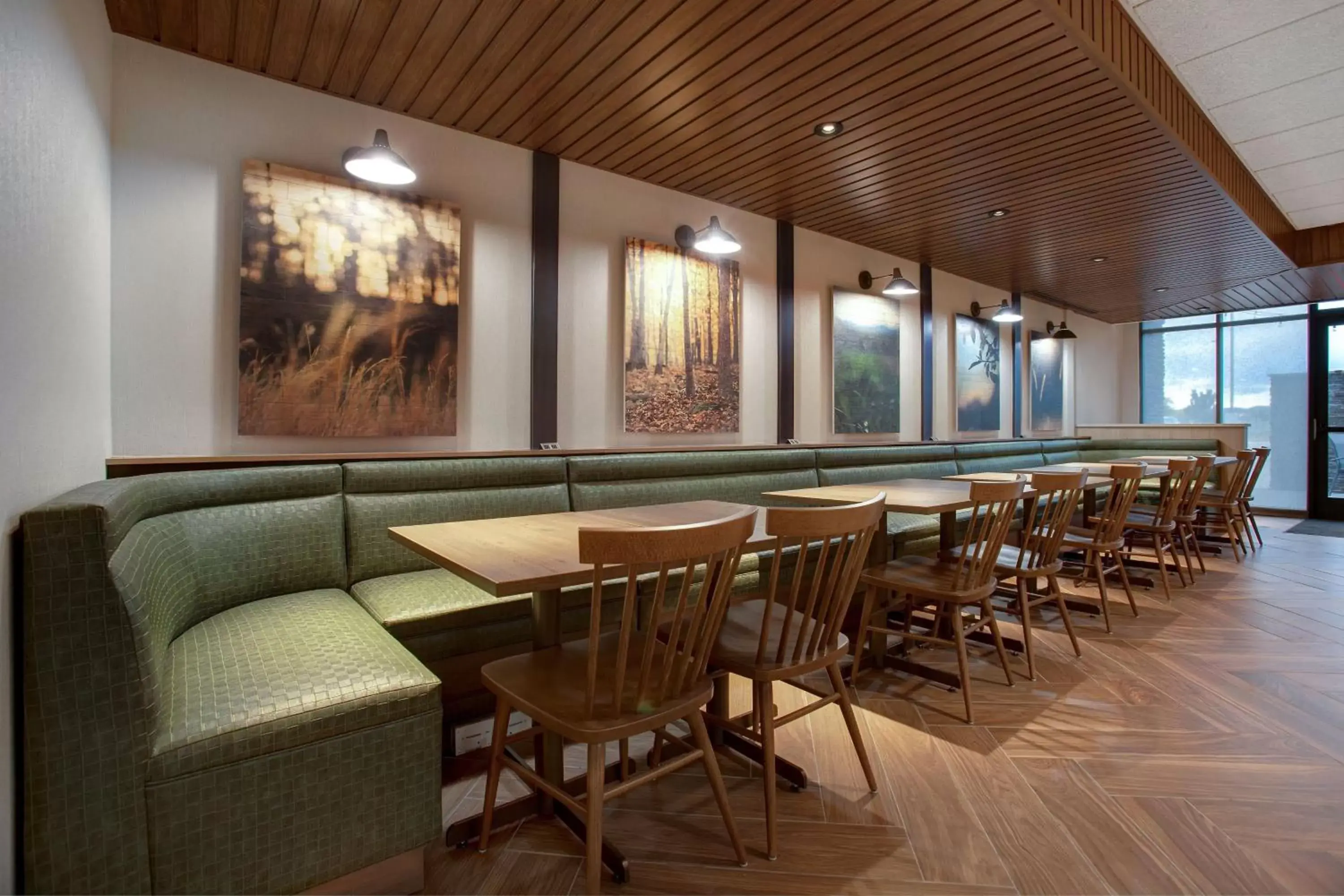 Breakfast, Lounge/Bar in Fairfield by Marriott Inn & Suites Denver Southwest, Littleton