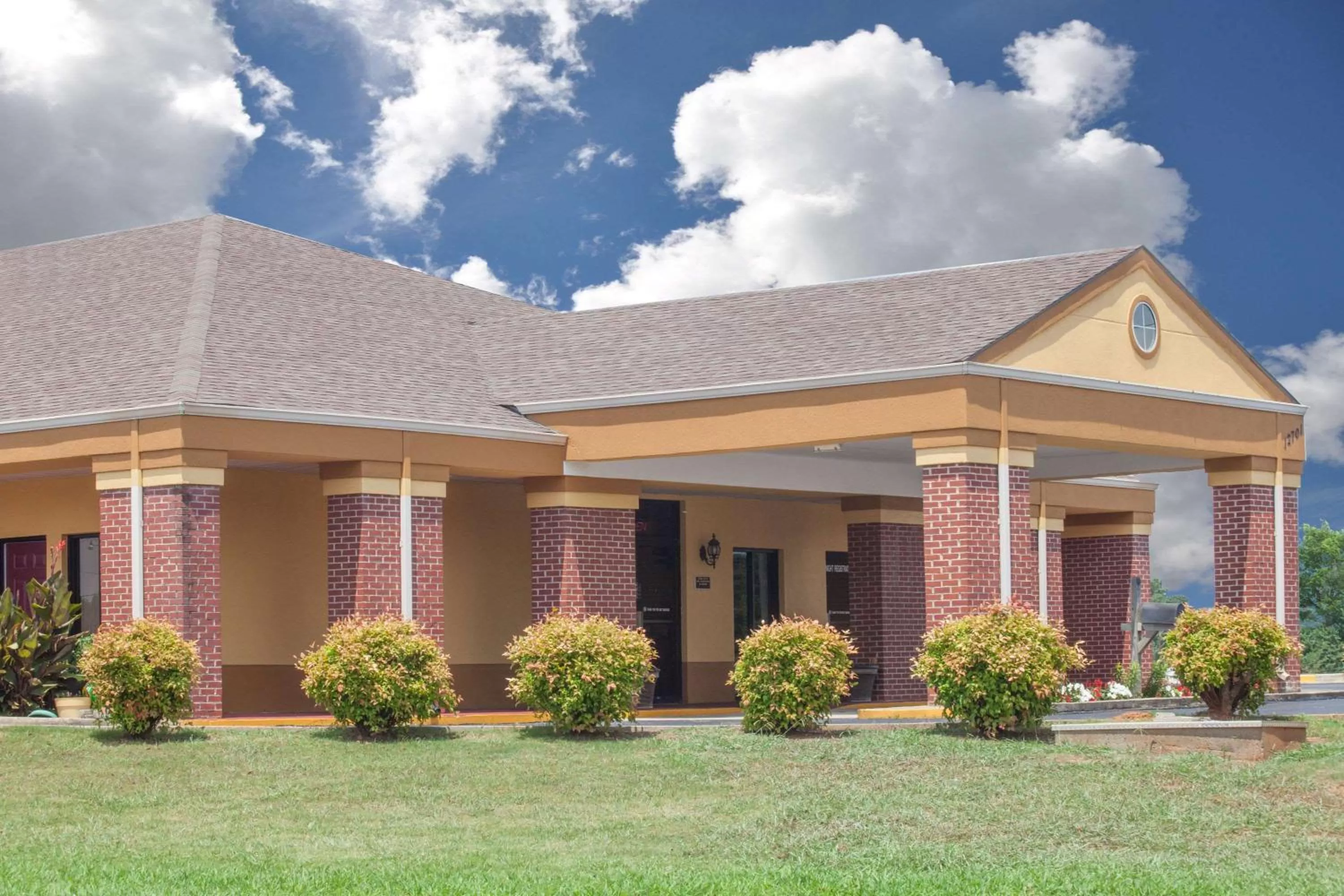 Property building in Days Inn by Wyndham Moulton