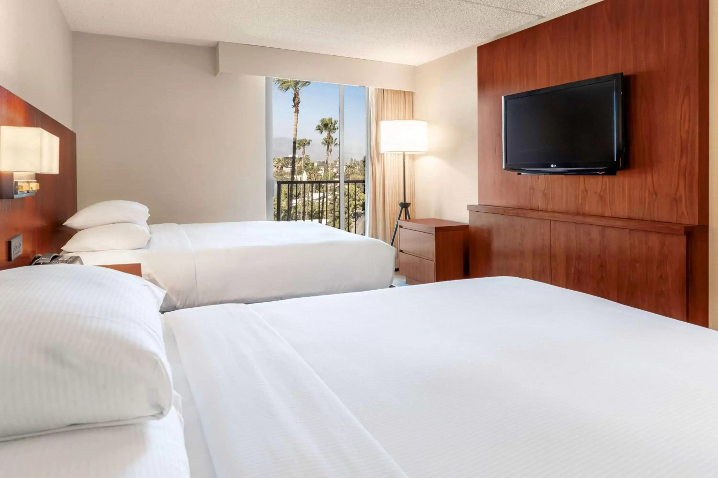 Bedroom, Bed in Hilton Pasadena