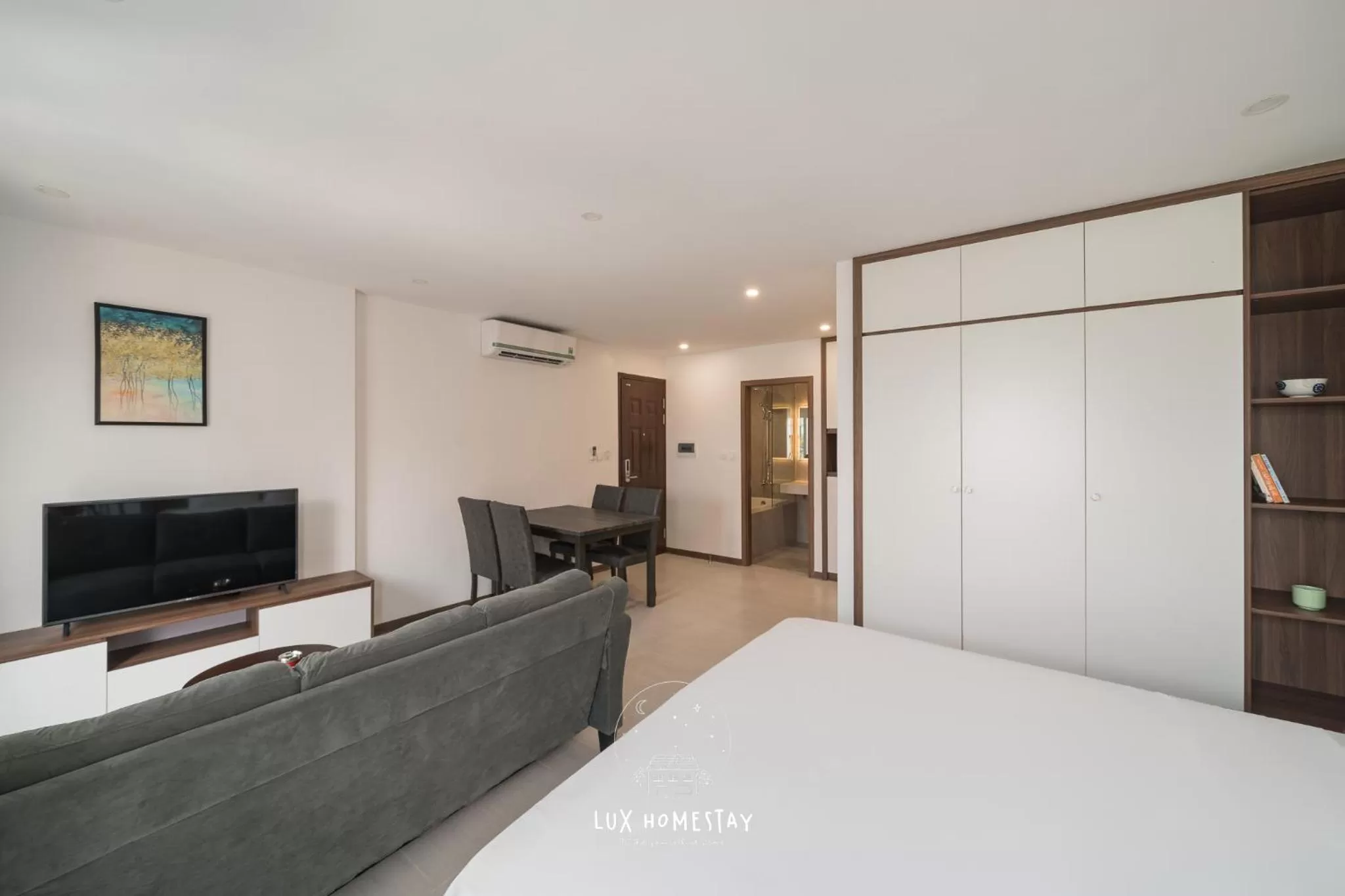 TV and multimedia, Bed in Lux Westlake Studio