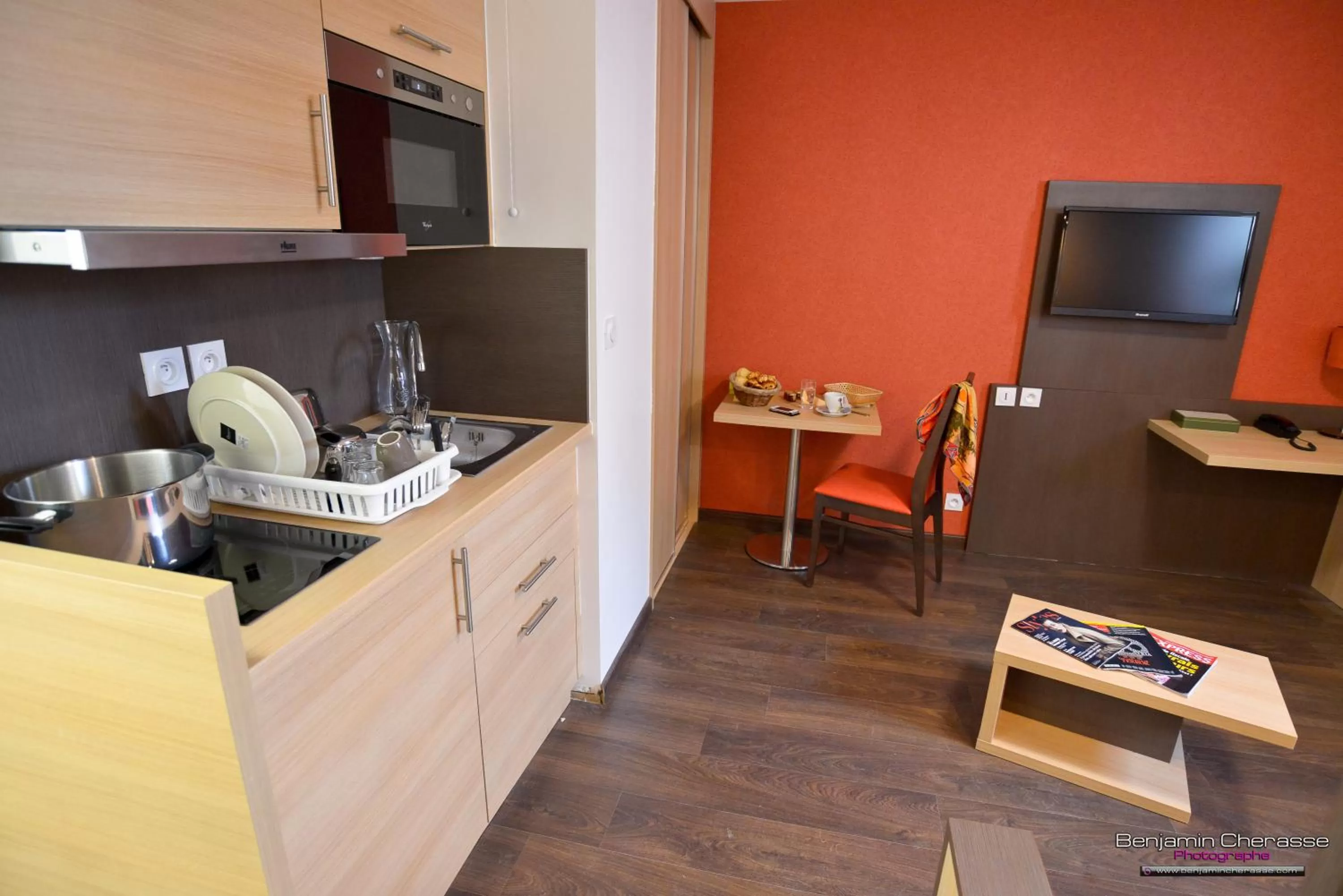 Kitchen or kitchenette in Apparthotel Privilodges Carré de Jaude