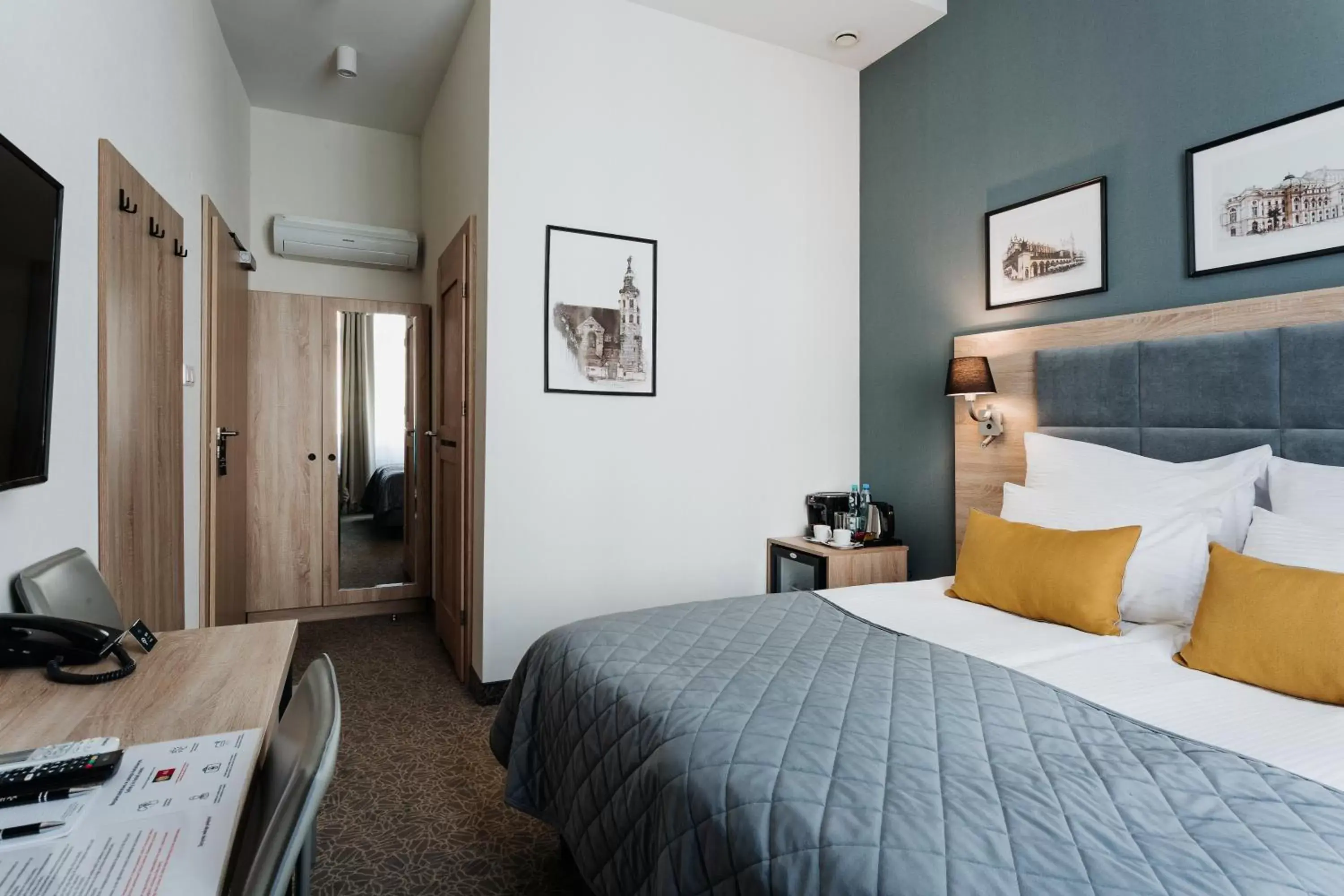 Photo of the whole room, Bed in Hotel 32 Kraków Old Town Photo of the whole room, Bed in Hotel 32 Kraków Old Town