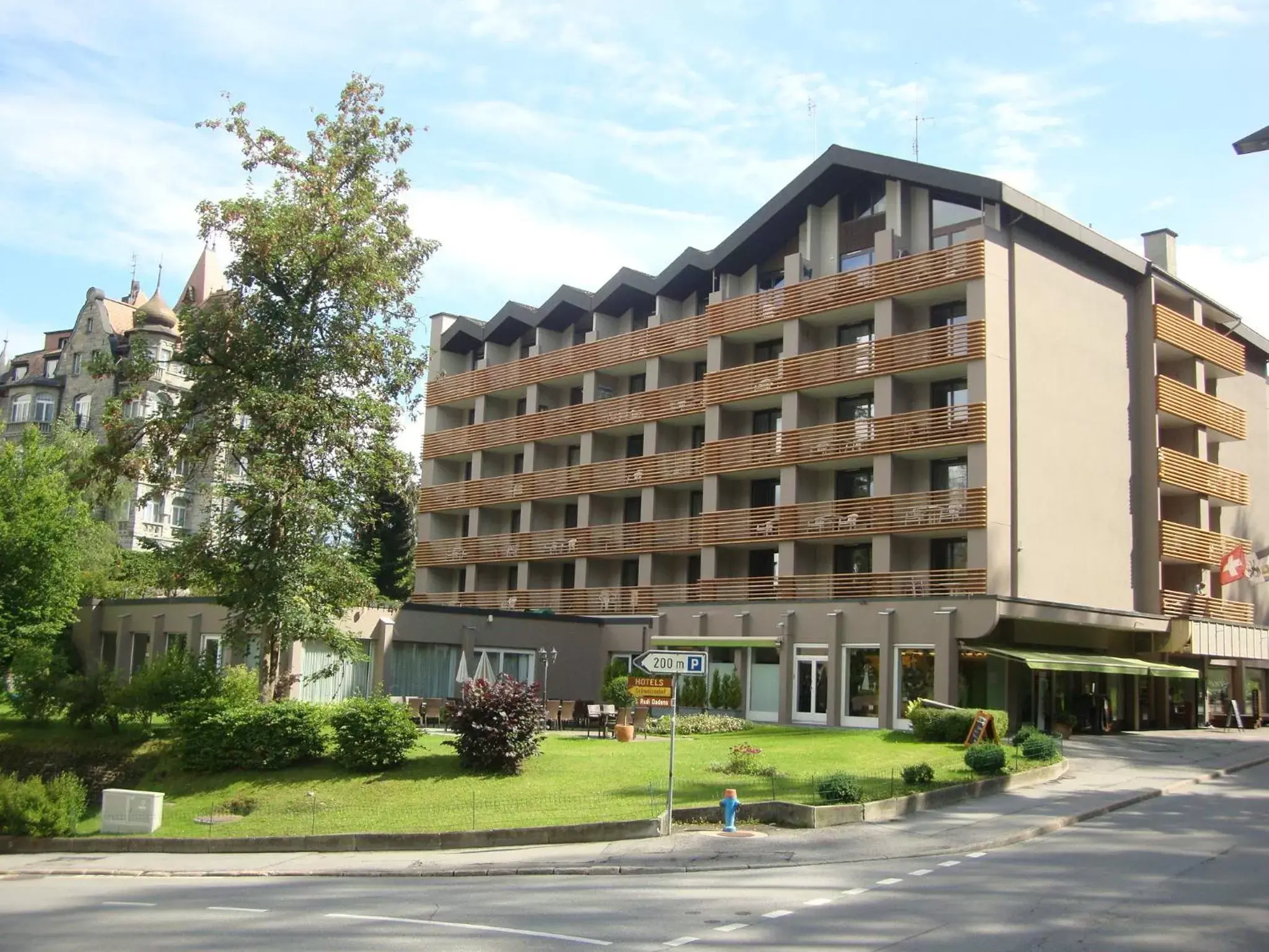 Facade/entrance, Property Building in Hotel des Alpes
