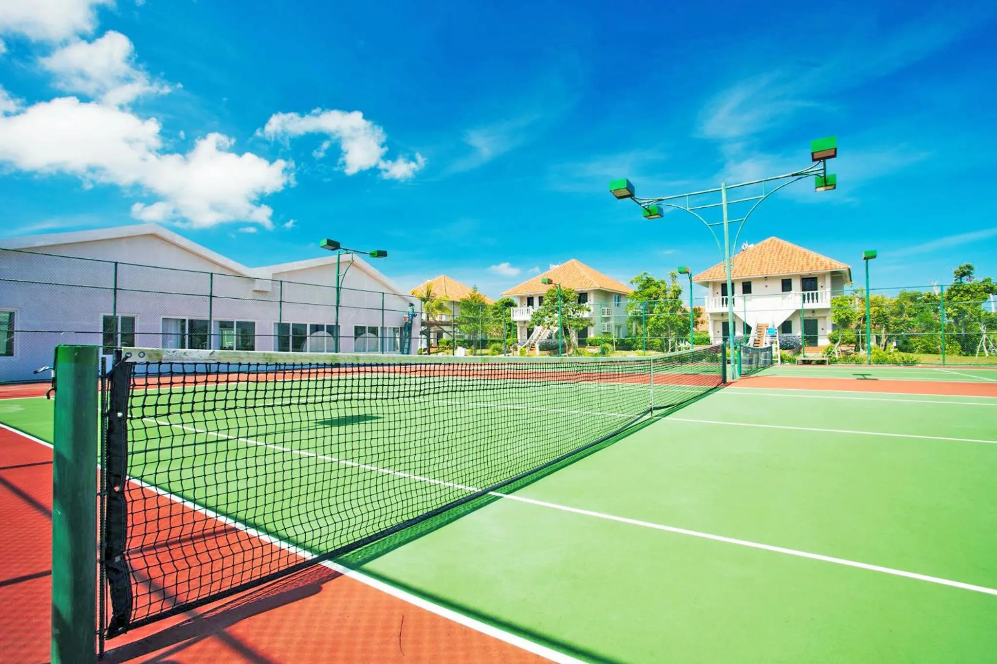 Tennis court in Mercury Phu Quoc Resort & Villas