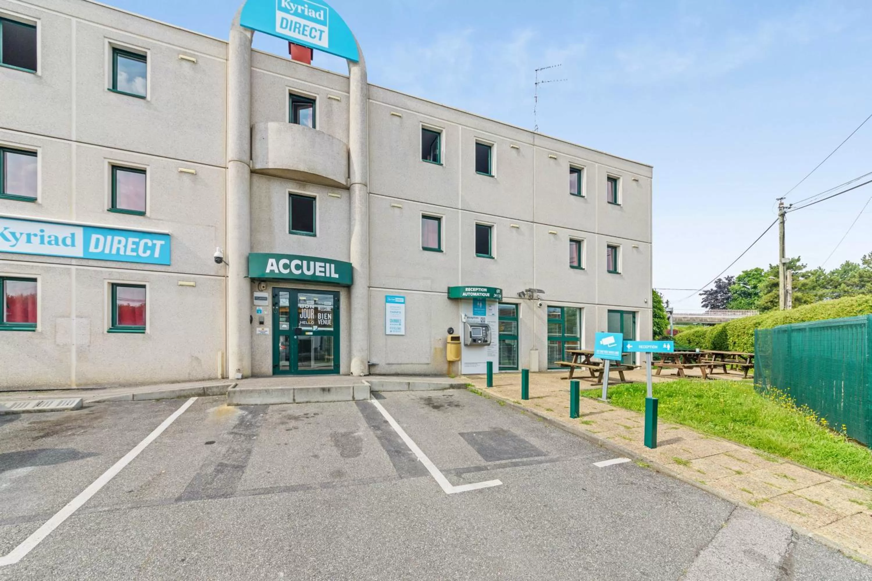 Property building in Kyriad Direct Annemasse - Genève