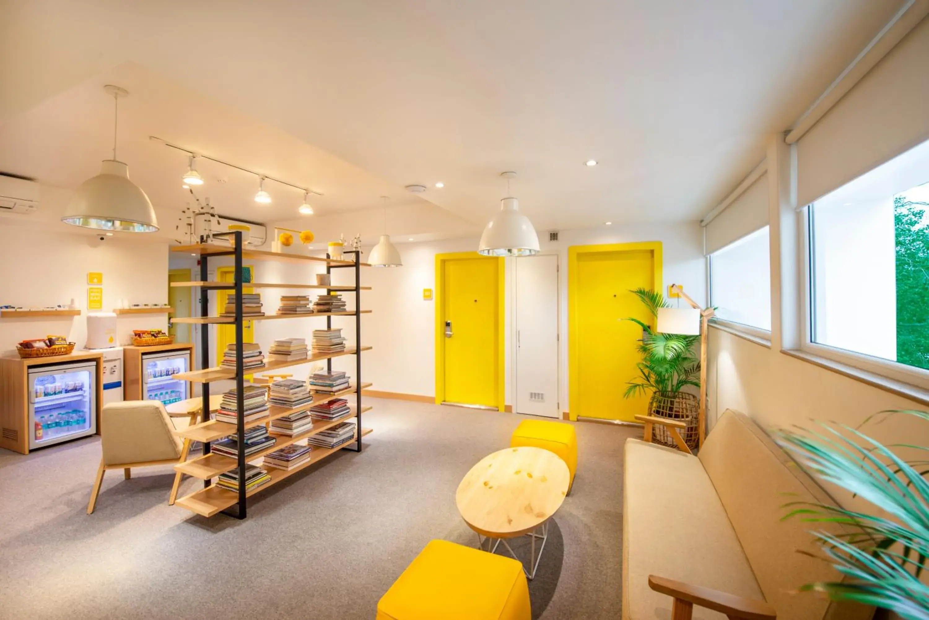 Lounge or bar in bloomrooms @ Janpath Lounge or bar in bloomrooms @ Janpath