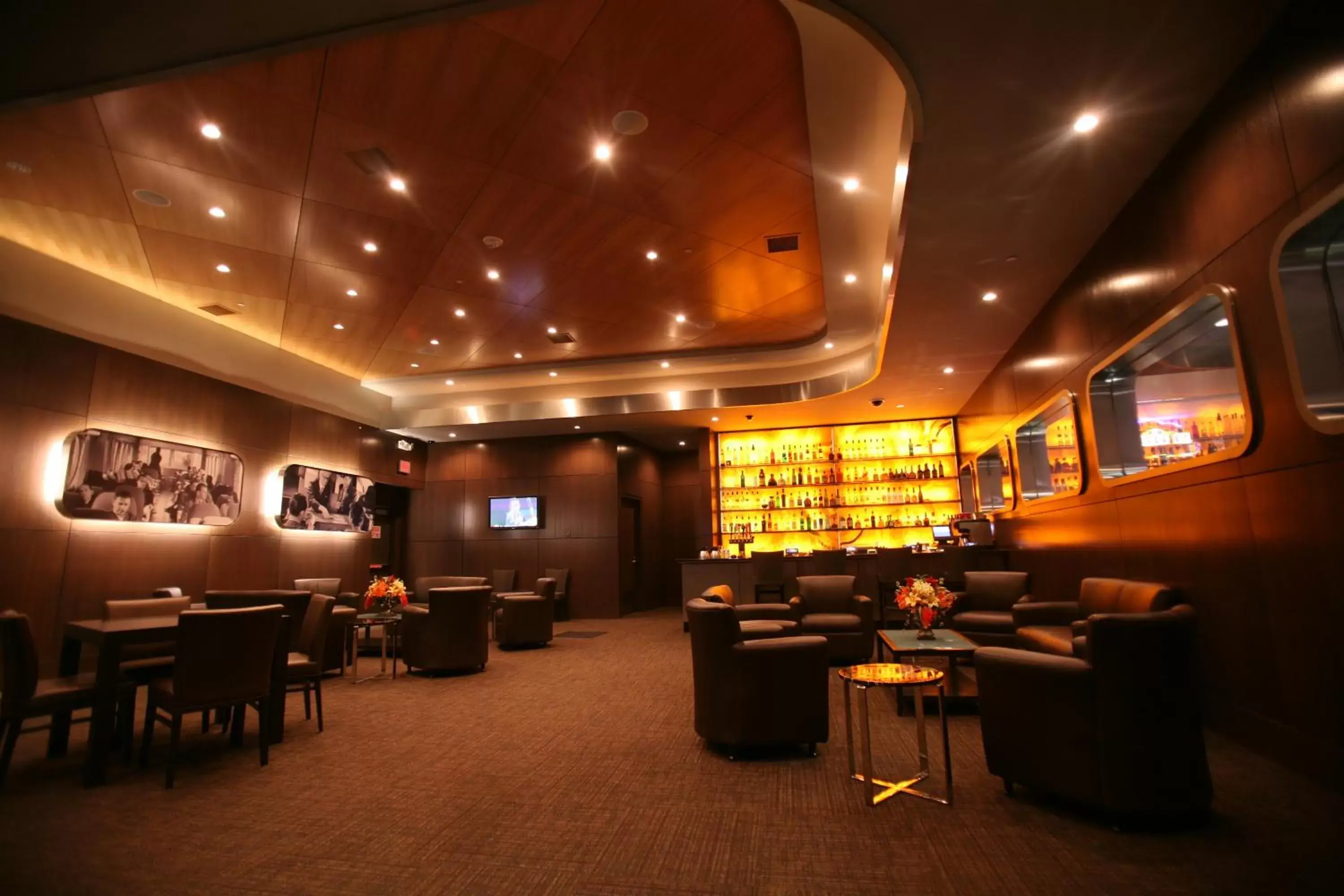 Casino, Lounge/Bar in Fun City Resort Hotel