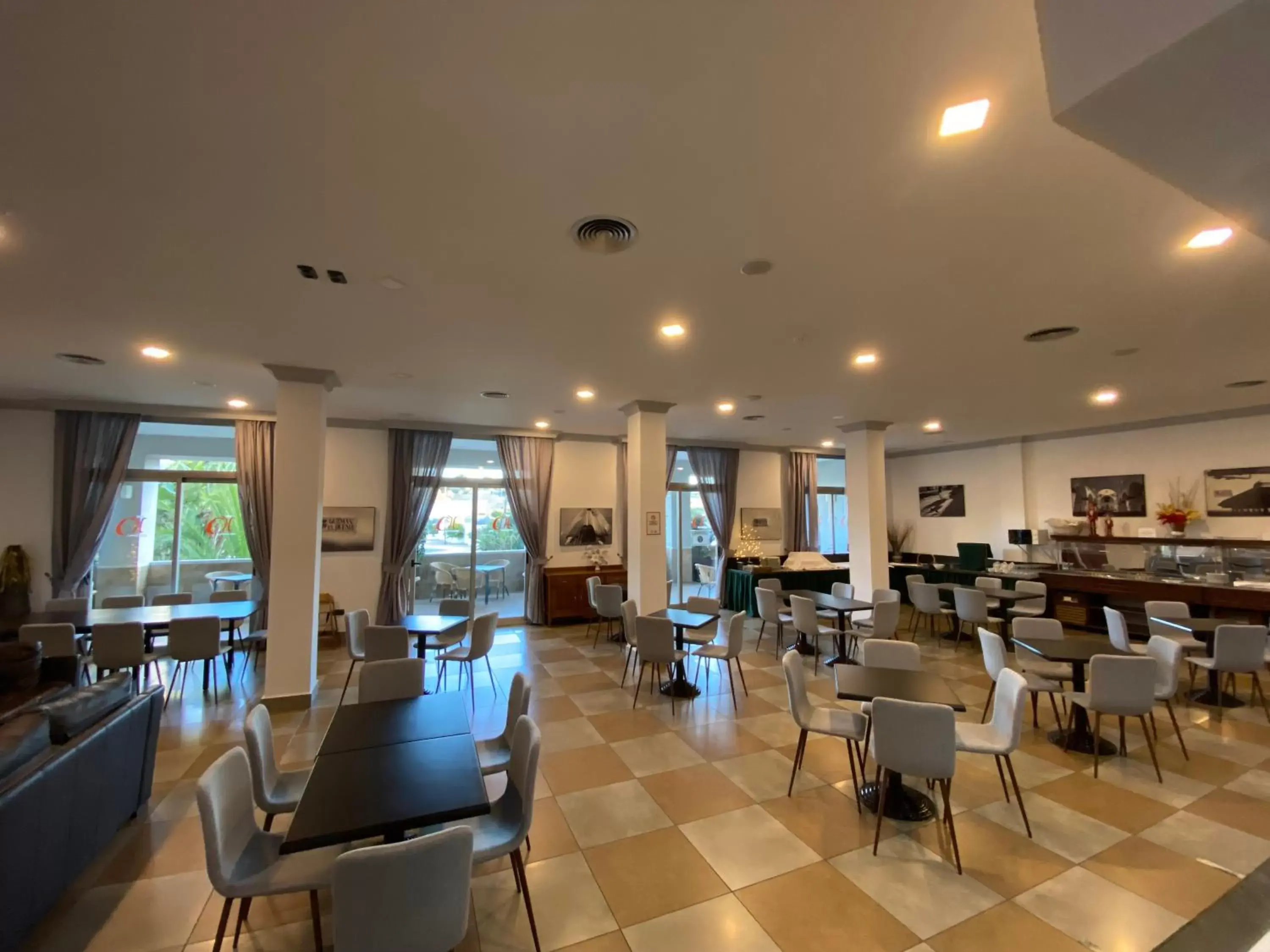 Lounge or bar, Restaurant/Places to Eat in Hotel Montera Plaza