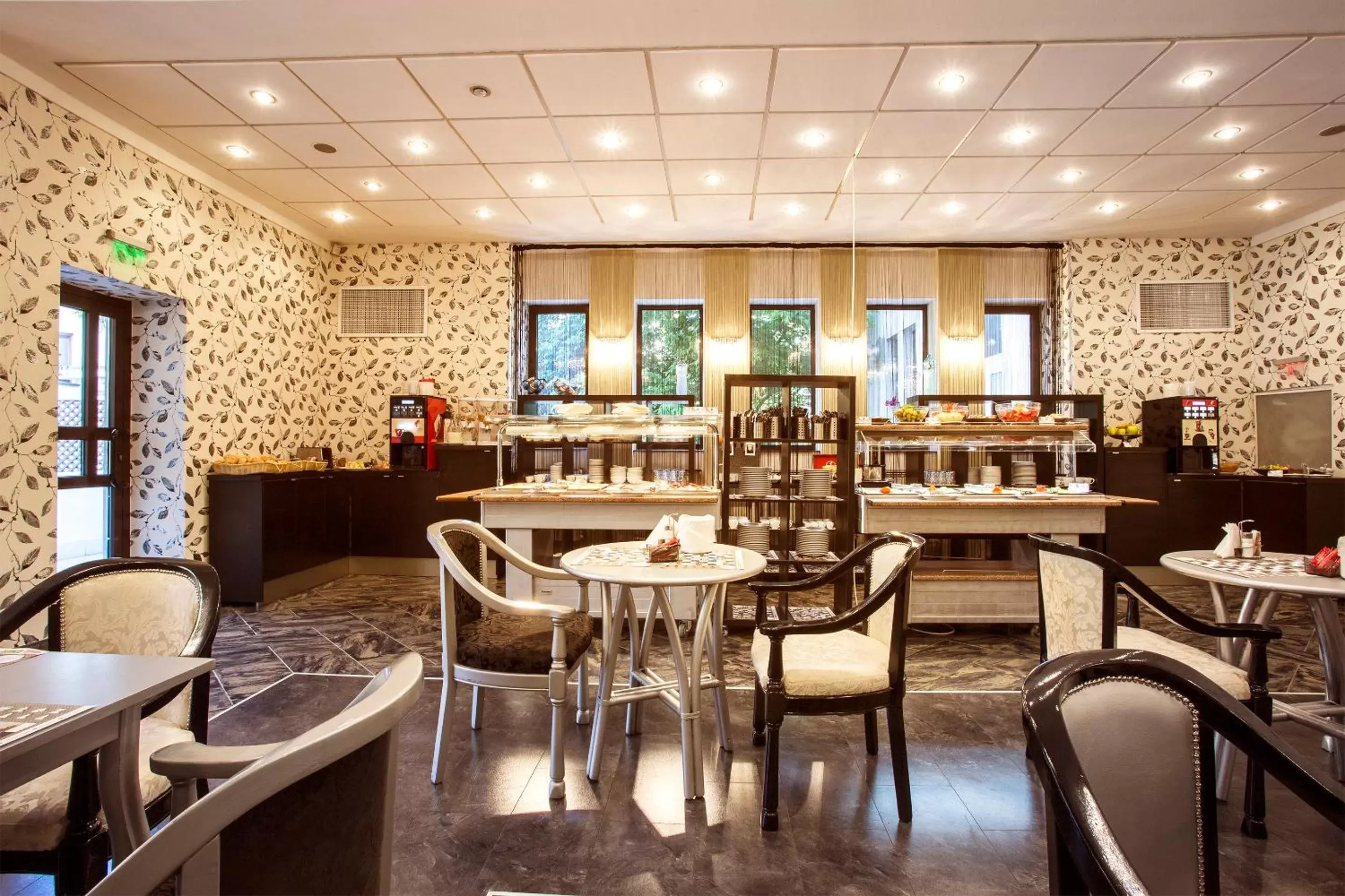 Breakfast, Restaurant/Places to Eat in Continental Forum Tirgu Mures