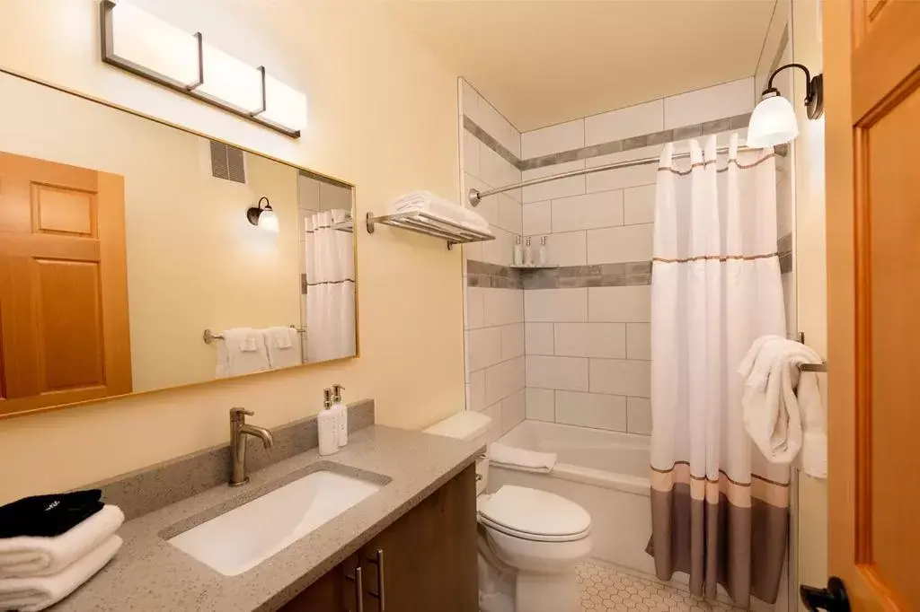 Bathroom in Obertal Inn