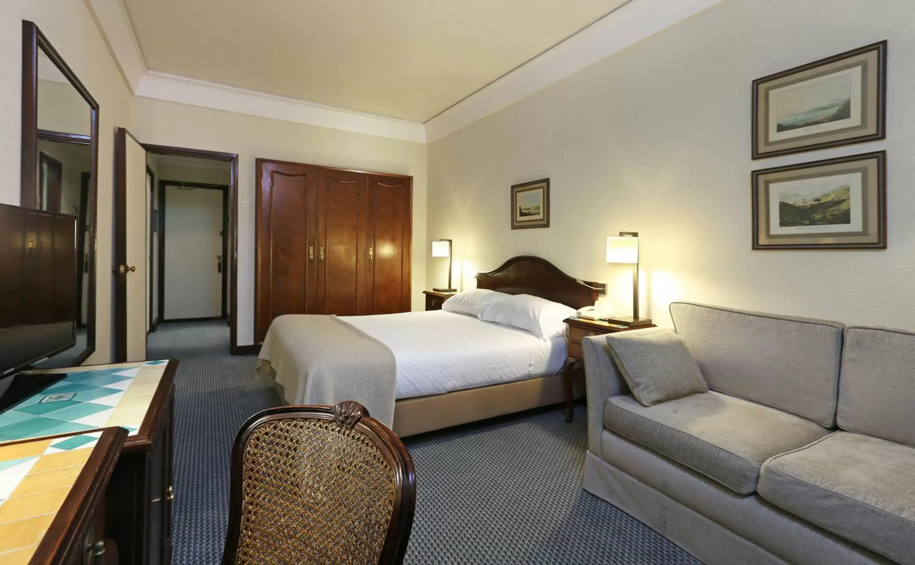 Photo of the whole room, Bed in Hotel Lisboa Plaza - Lisbon Heritage Collection - Avenida