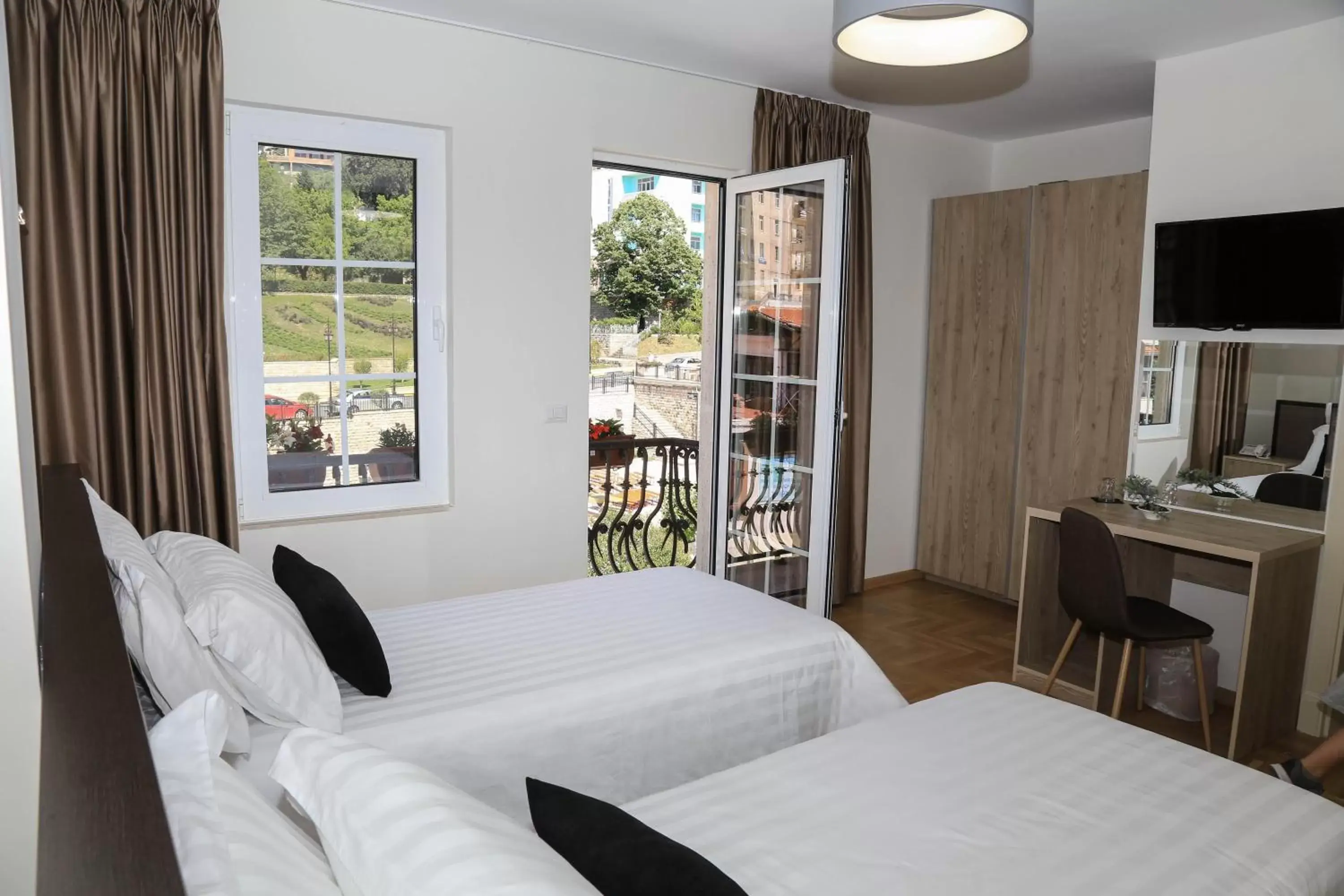 Twin Room with Extra Bed - single occupancy in Mervin Hotel Twin Room with Extra Bed - single occupancy in Mervin Hotel