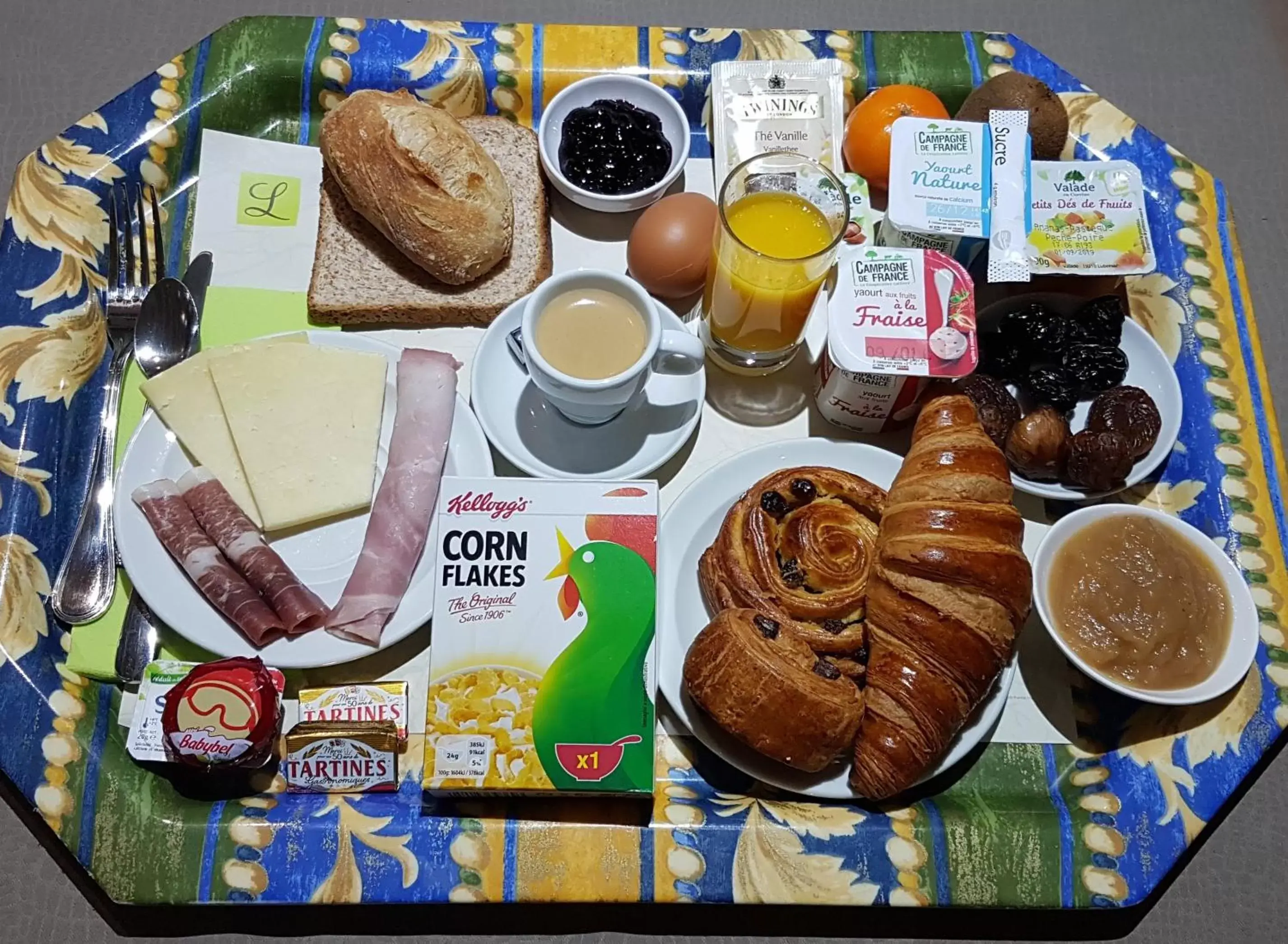 Breakfast in Logis Hôtel du Midi - Rodez Centre-Ville