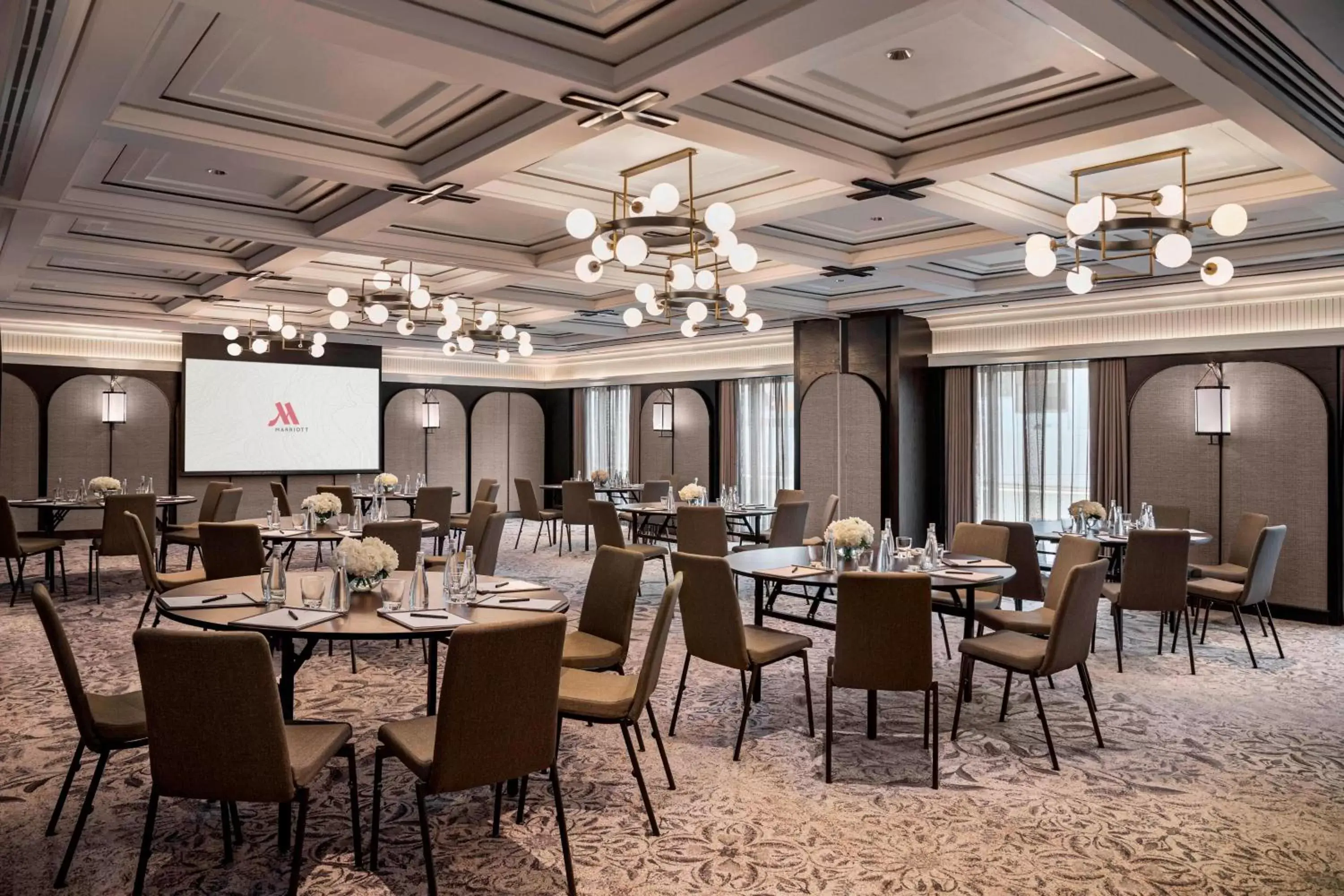 Meeting/conference room, Restaurant/Places to Eat in Bangkok Marriott Hotel The Surawongse