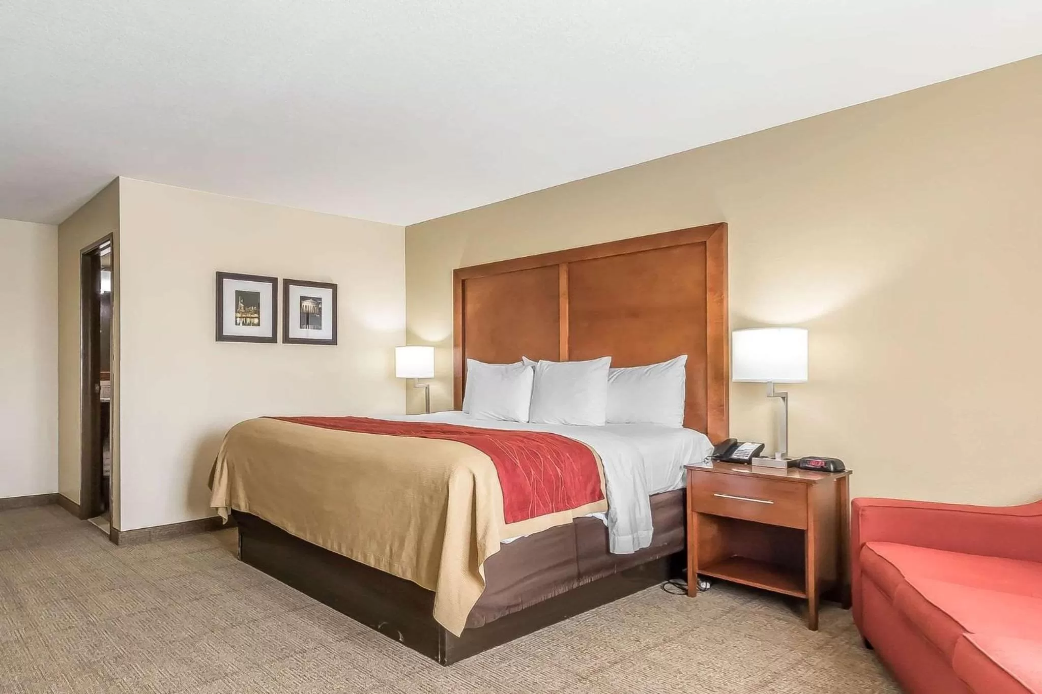 Photo of the whole room, Bed in Comfort Inn Nashville West