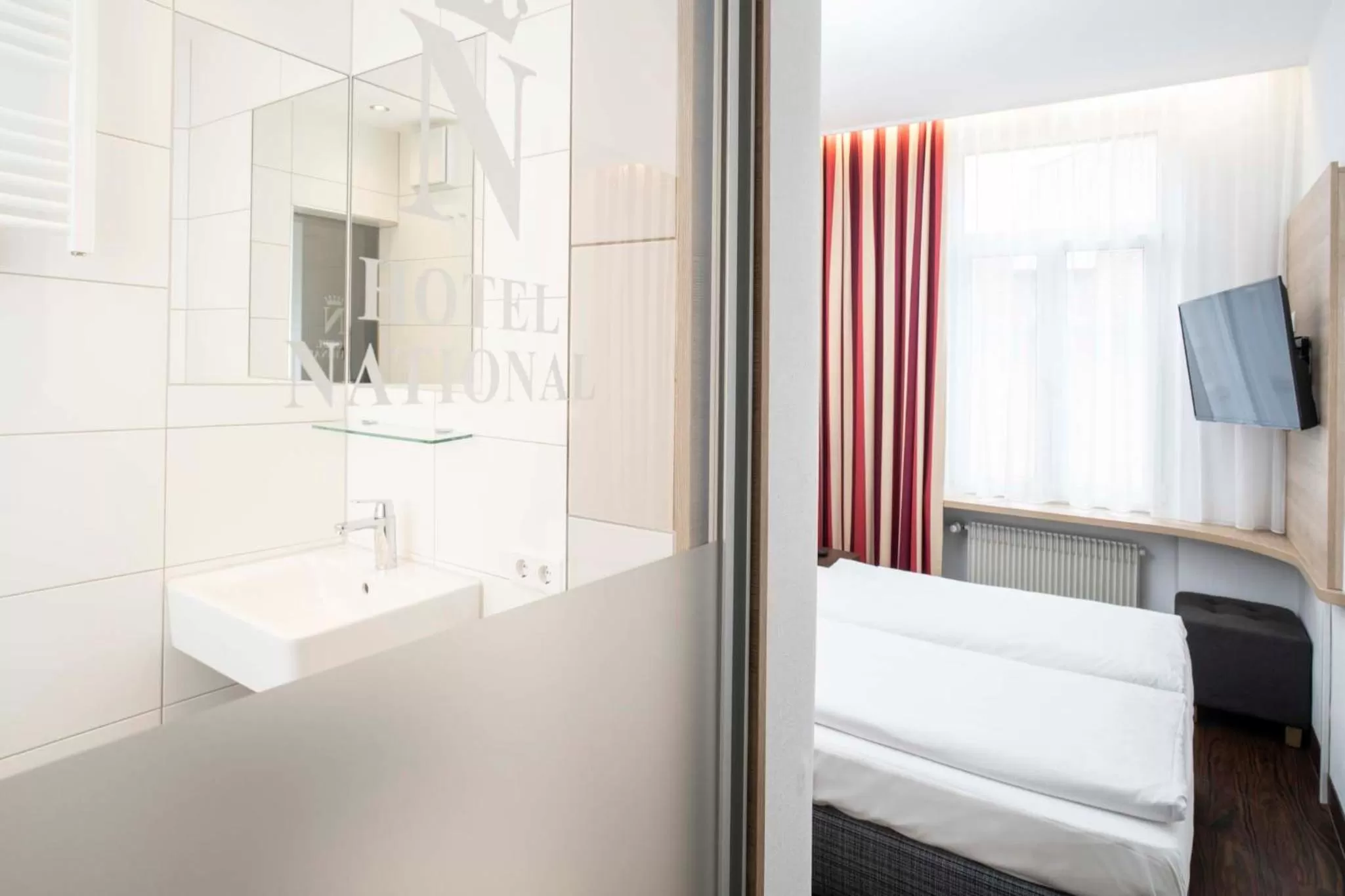 Photo of the whole room, Bed in Hotel National