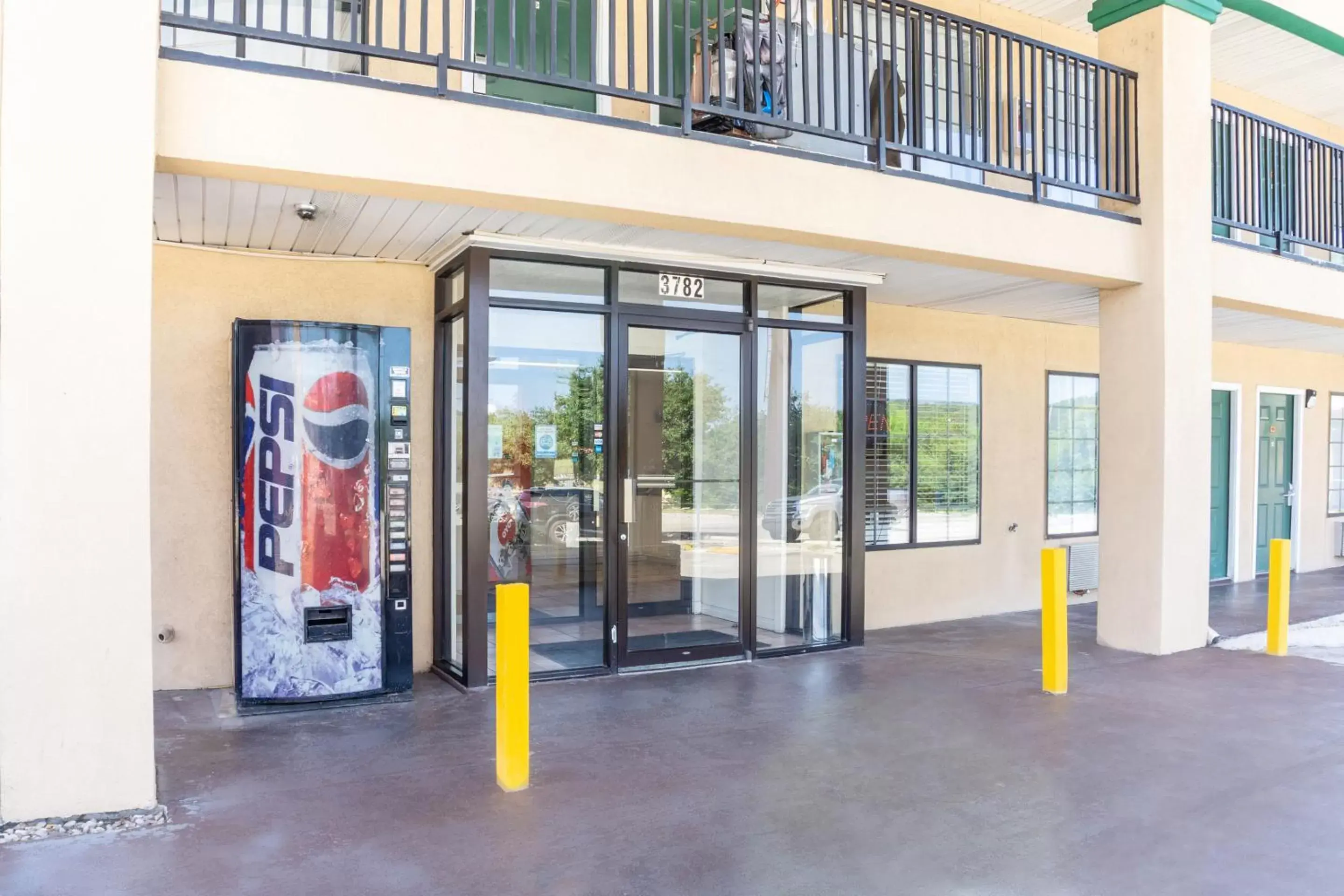 Facade/entrance in OYO Inn & Suites Medical Center San Antonio