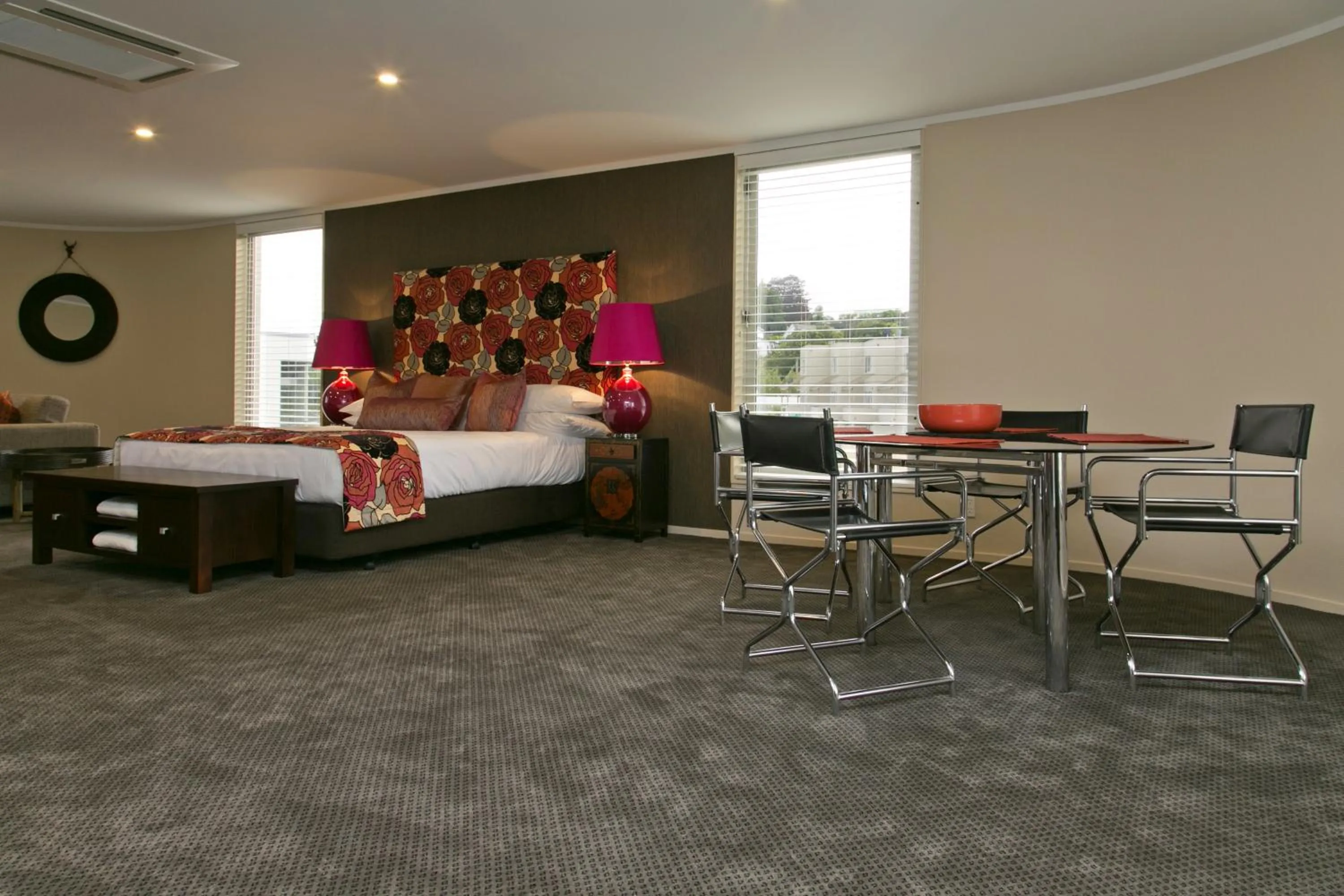 Bed in The Cove- On The Lake