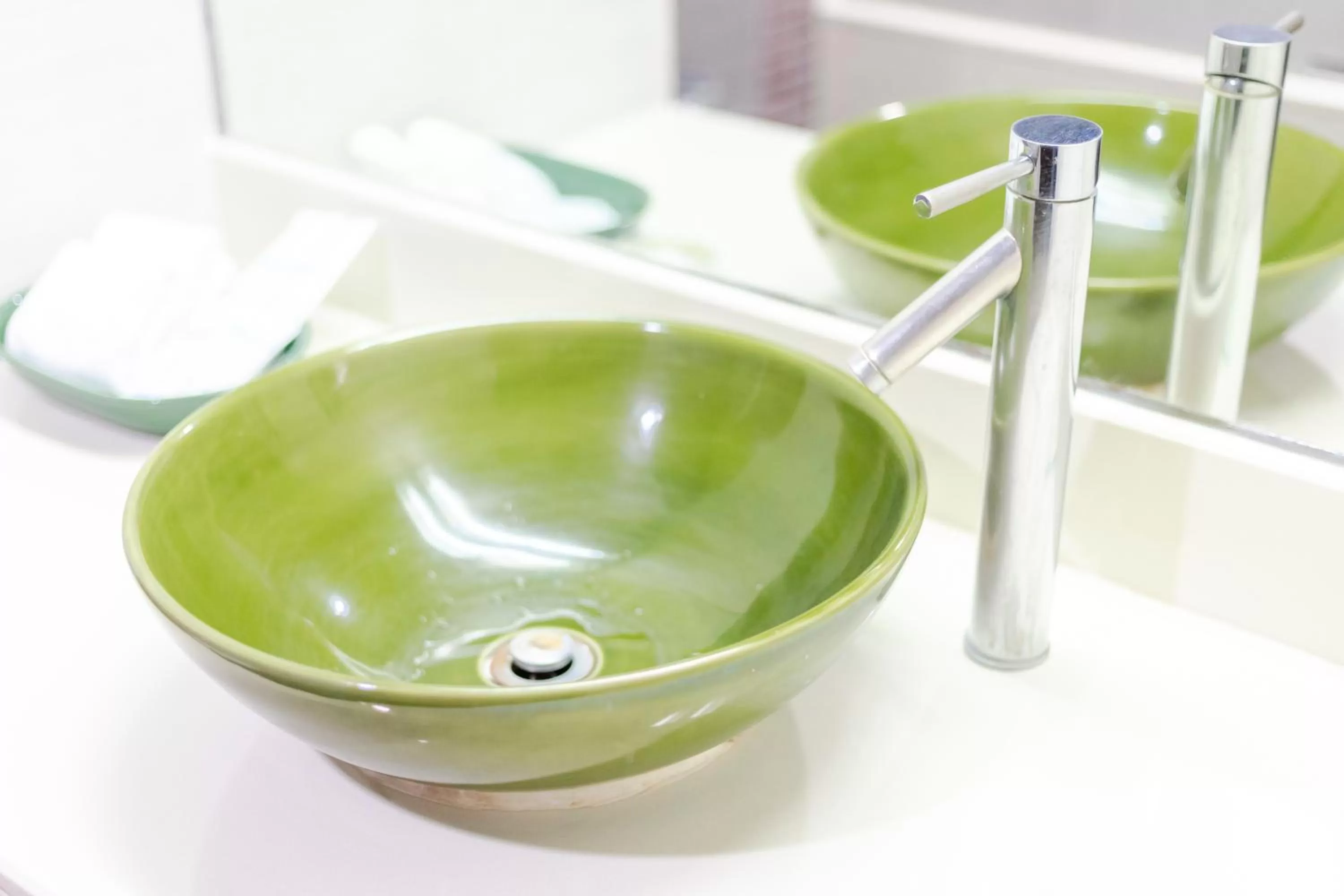 Bathroom in Pinnacle Lumpinee Park Hotel