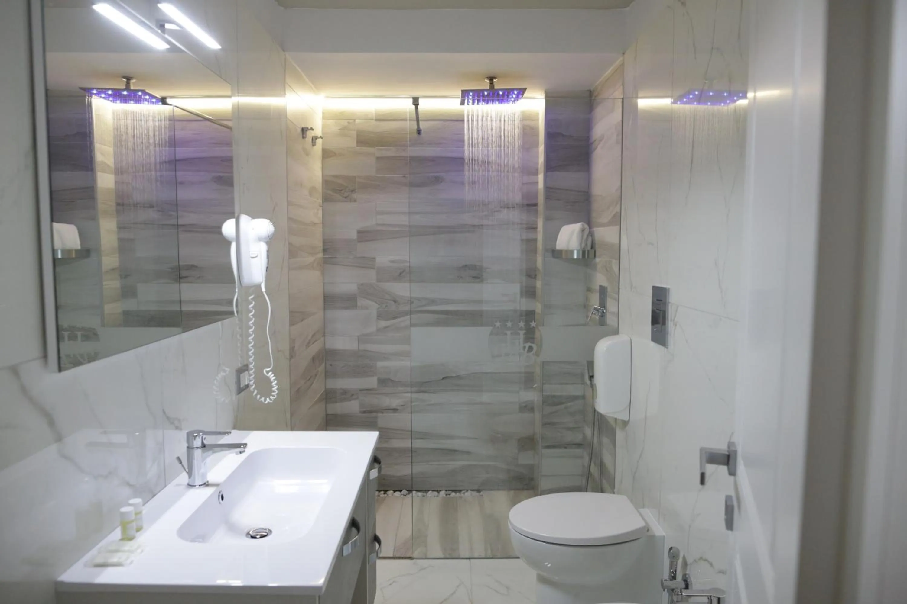 Shower in Hotel Vergilius Billia