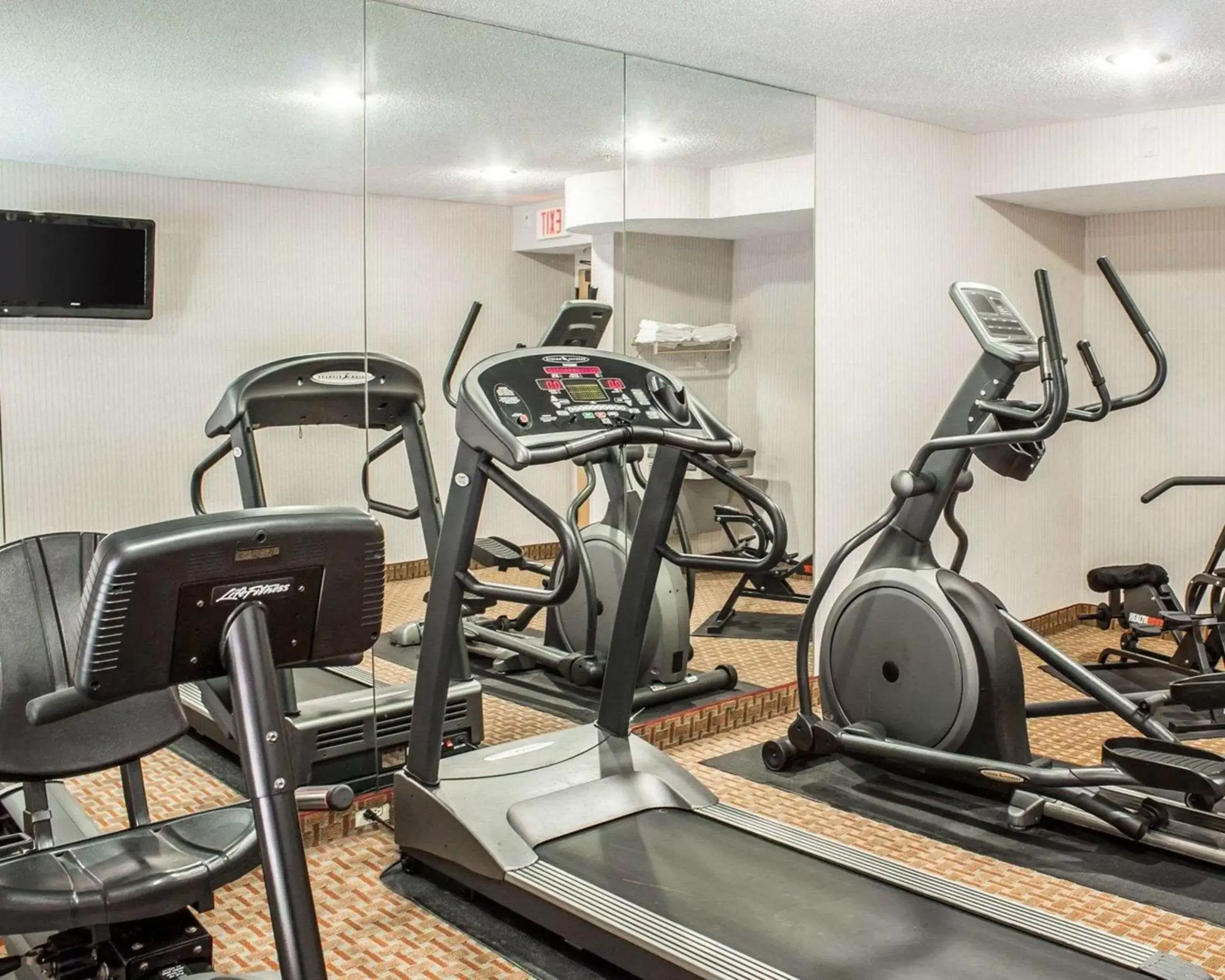 Fitness centre/facilities, Fitness Center/Facilities in Quality Inn & Suites Raleigh North Raleigh
