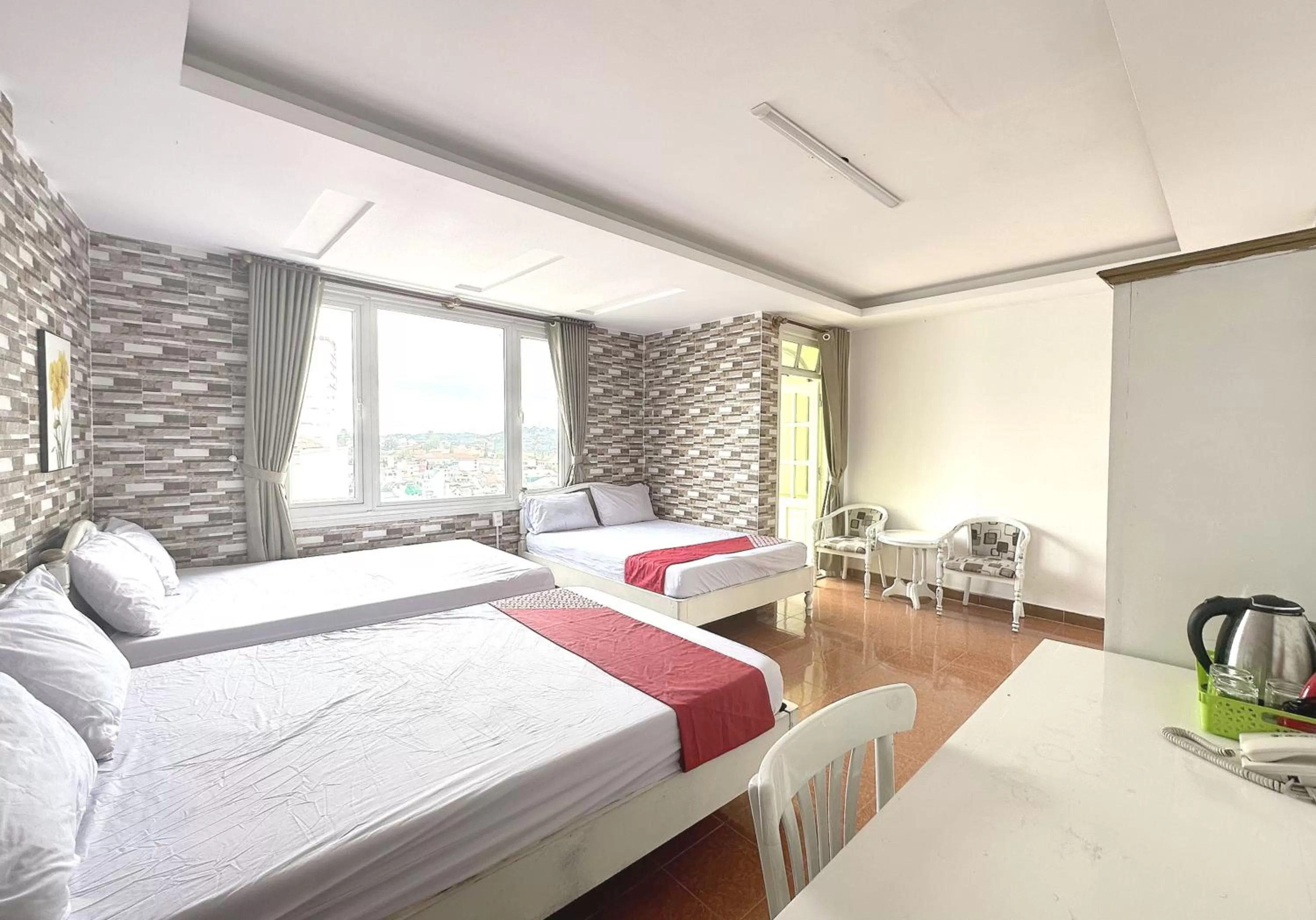 Photo of the whole room in OYO 1196 Le Vu Hotel