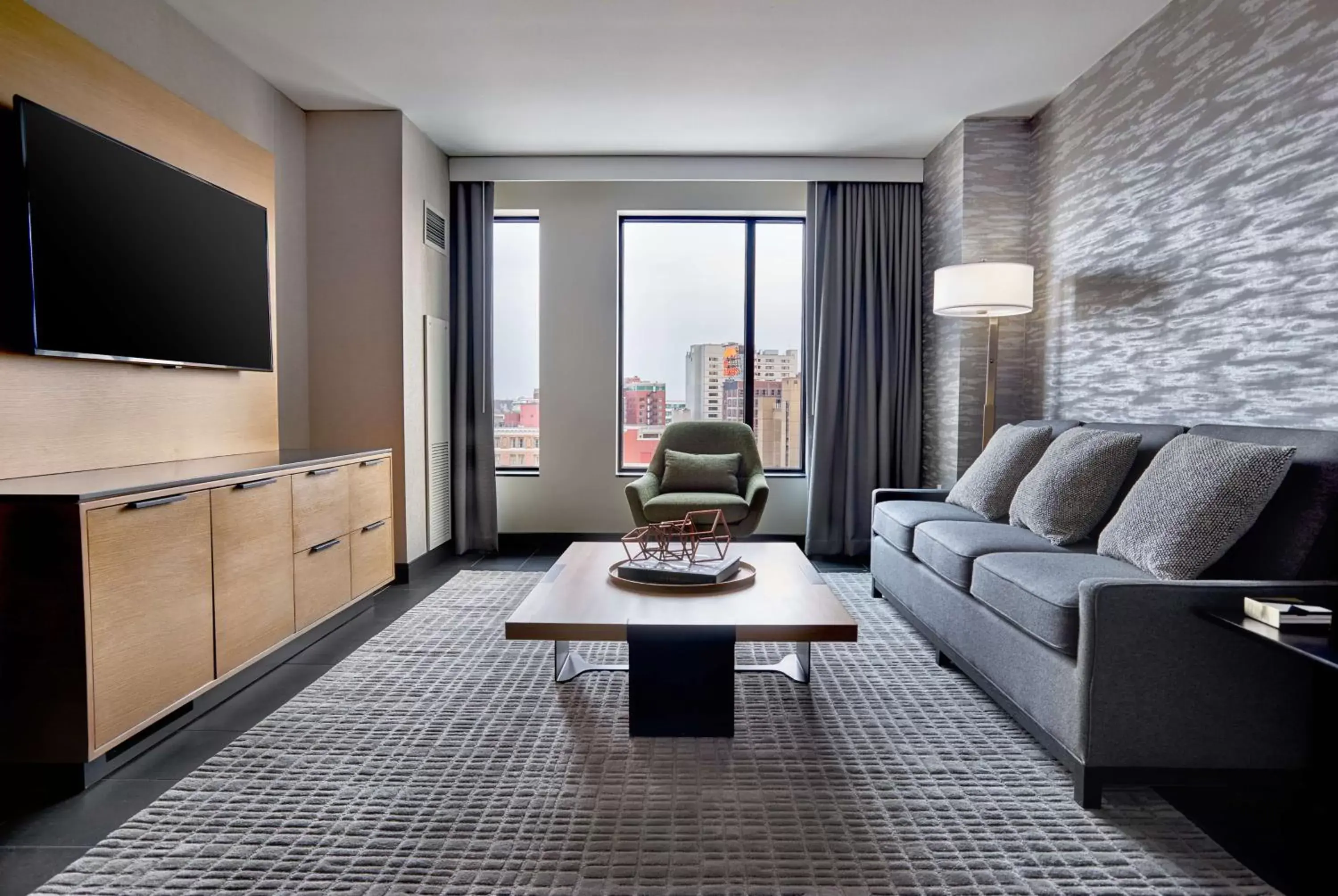 Bedroom, Seating Area in Hilton Des Moines Downtown