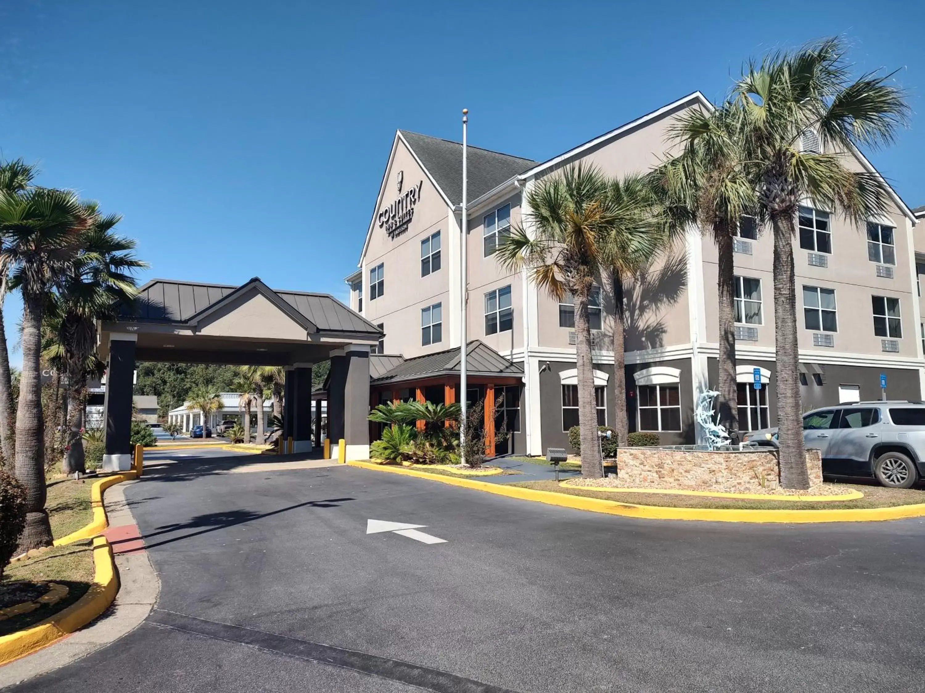Property Building in Country Inn & Suites by Radisson, Hinesville, GA