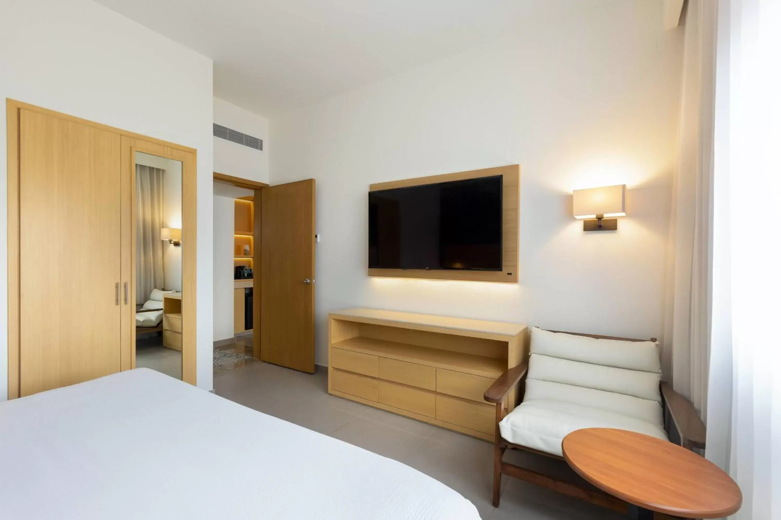 Bedroom, Bed in Courtyard by Marriott Cancun Airport