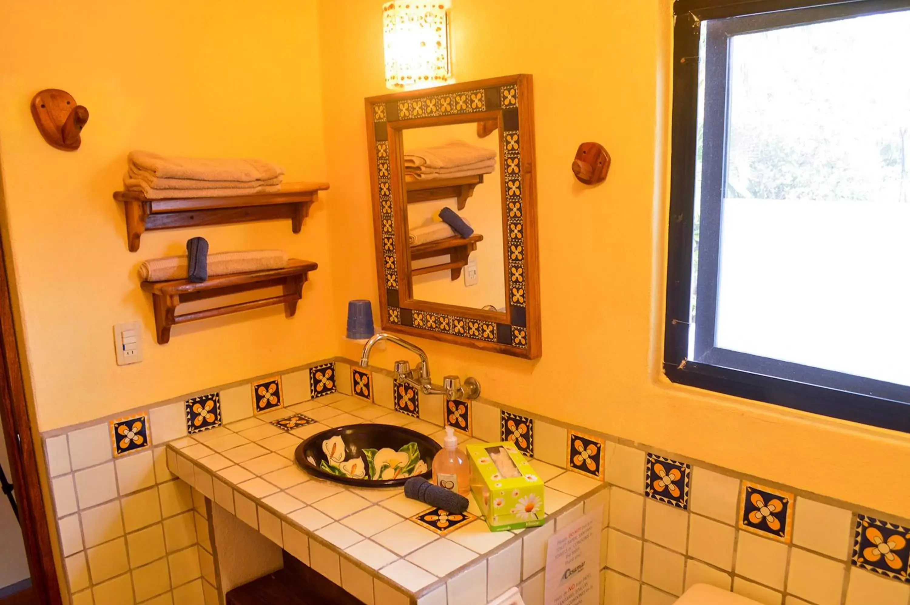 Bathroom, Kitchen/Kitchenette in Hotel Casamar Suites