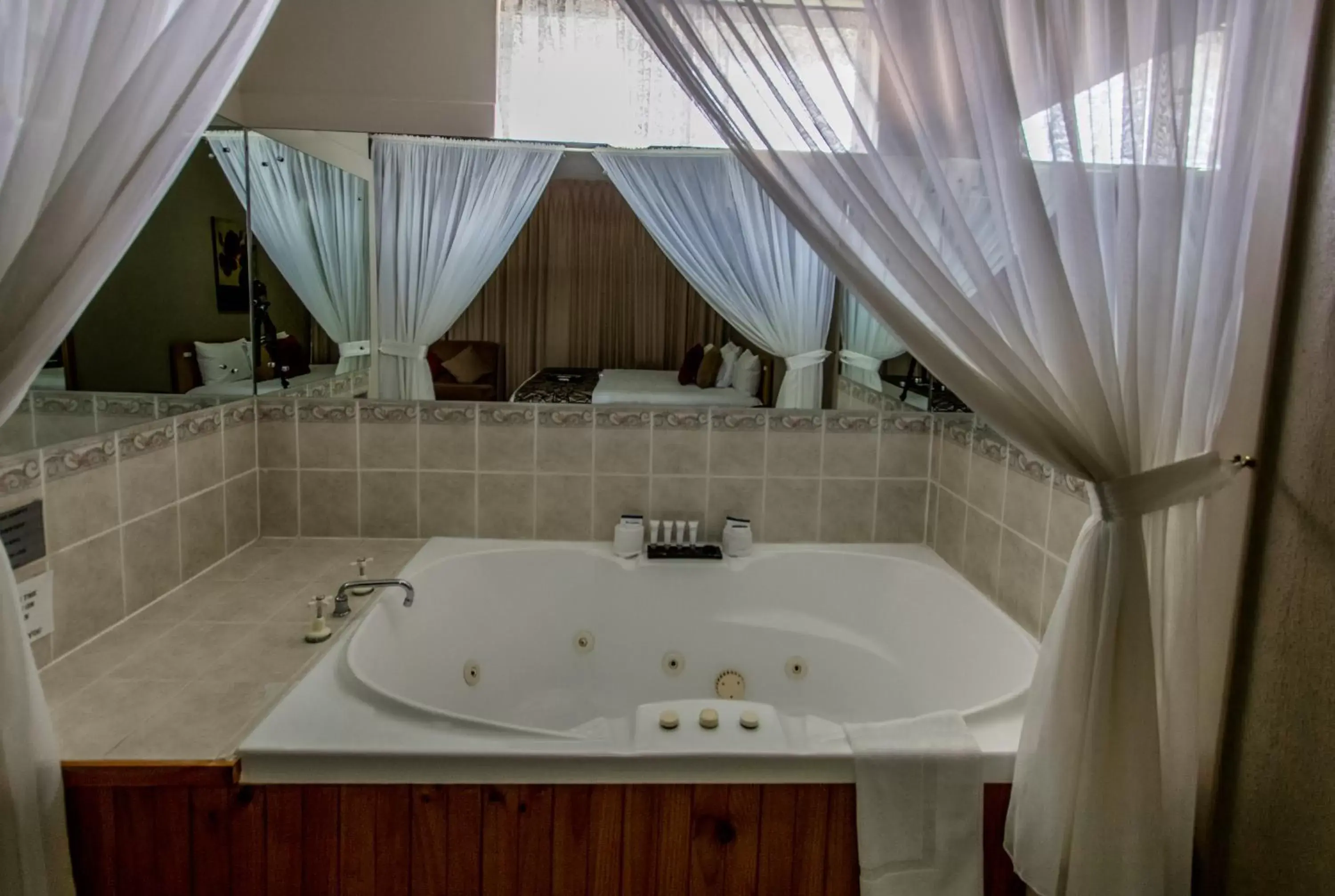 Bath, Bathroom in Best Western Endeavour Motel