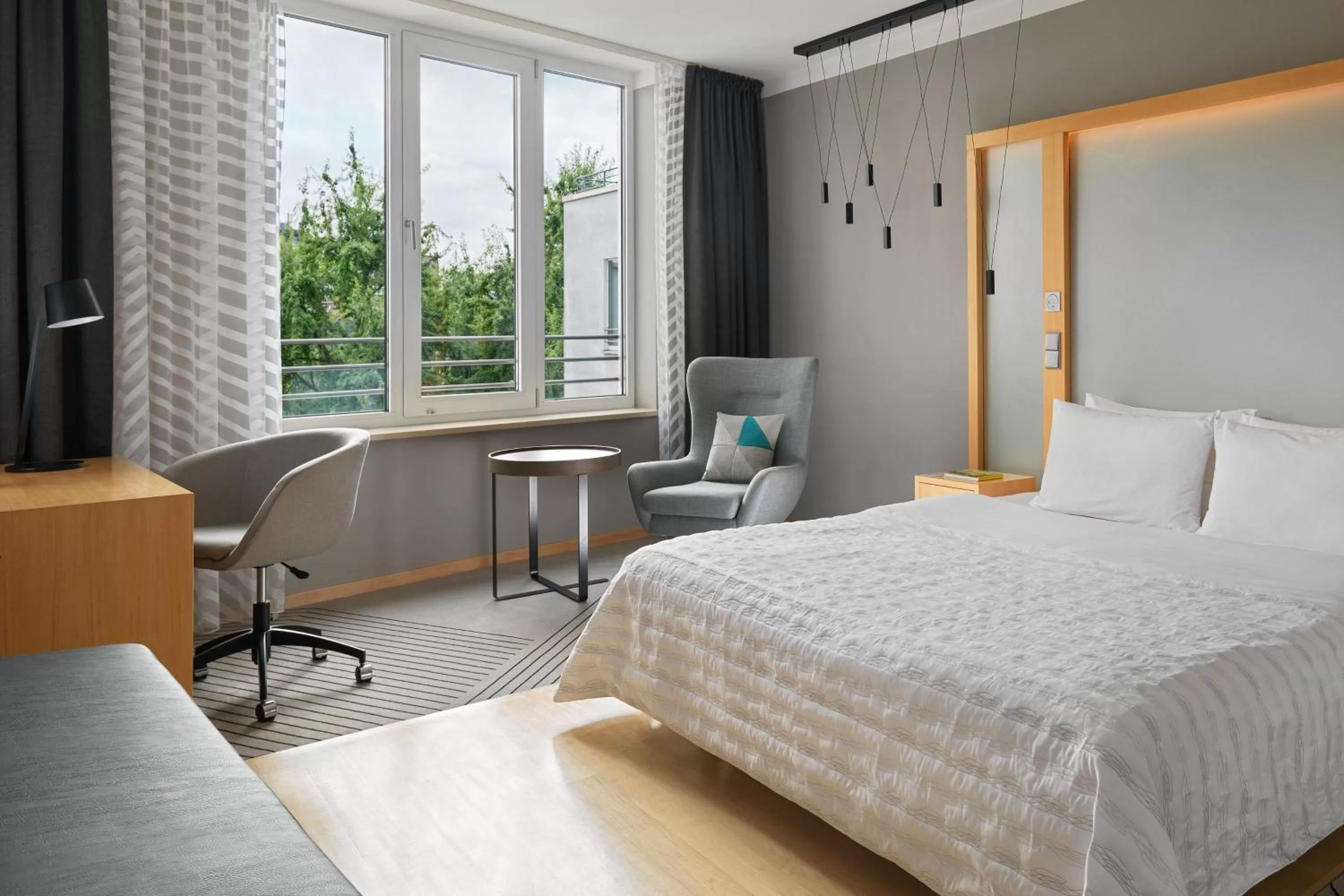 Photo of the whole room, Bed in Le Méridien Hamburg