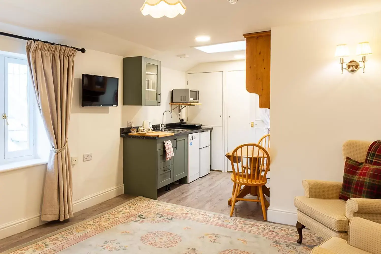 TV and multimedia, Kitchen/Kitchenette in The Abbey Hotel & Apartments