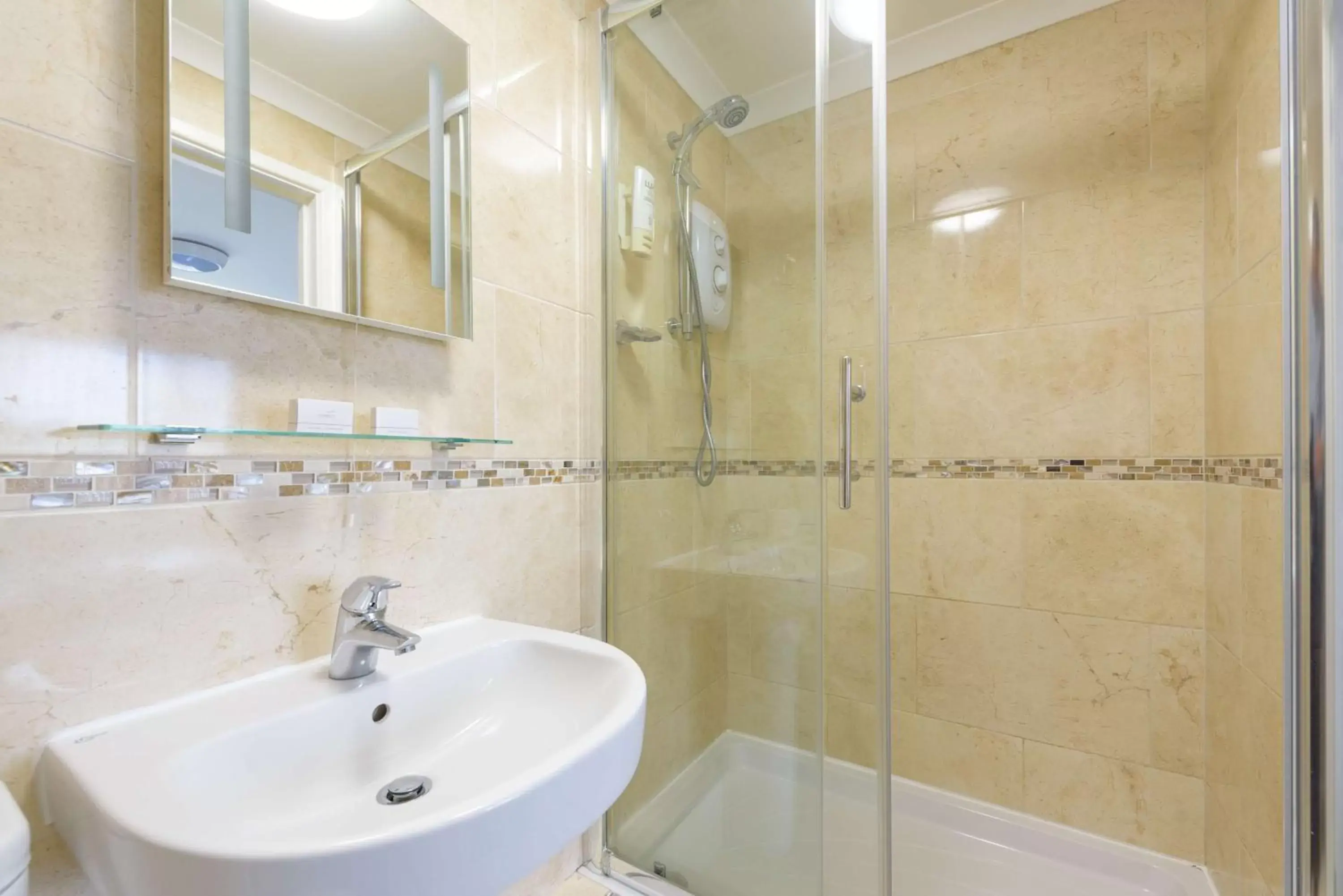 Bathroom in Best Western Fowey Valley Bathroom in Best Western Fowey Valley