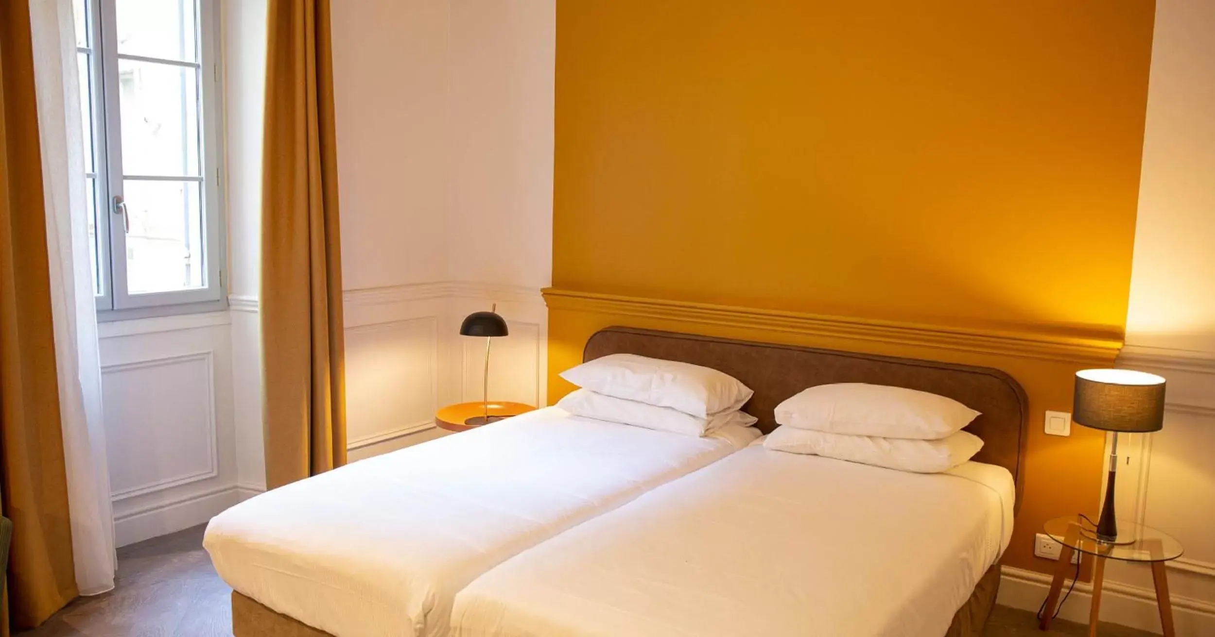 Bed in Hôtel Royal