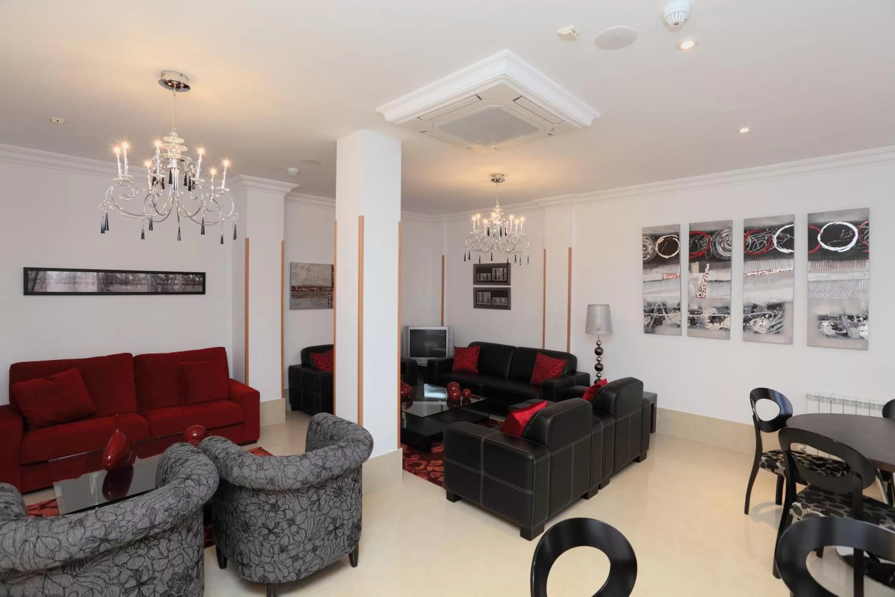 Communal lounge/ TV room in Hotel HC Sigüenza